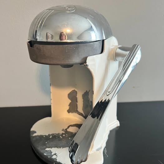 Collector Vintage 1940's Juice O-Mat Metal Citrus Juicer