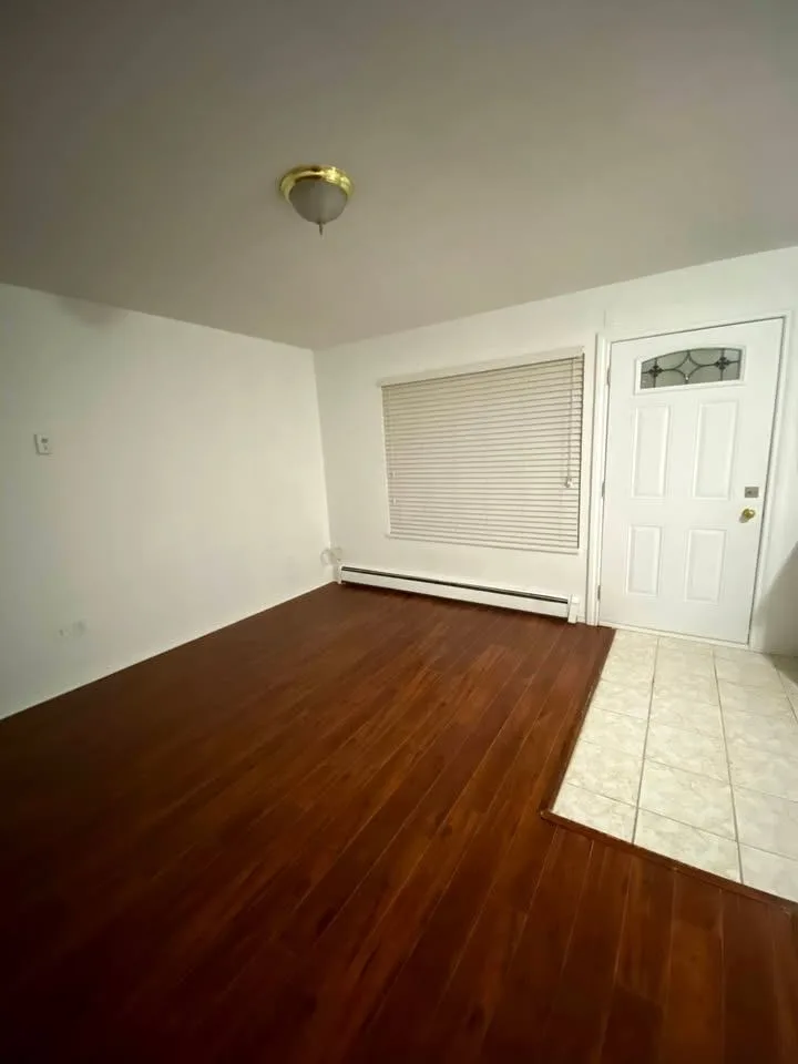 Ground level 2 Bedroom Basement image indicator(9)