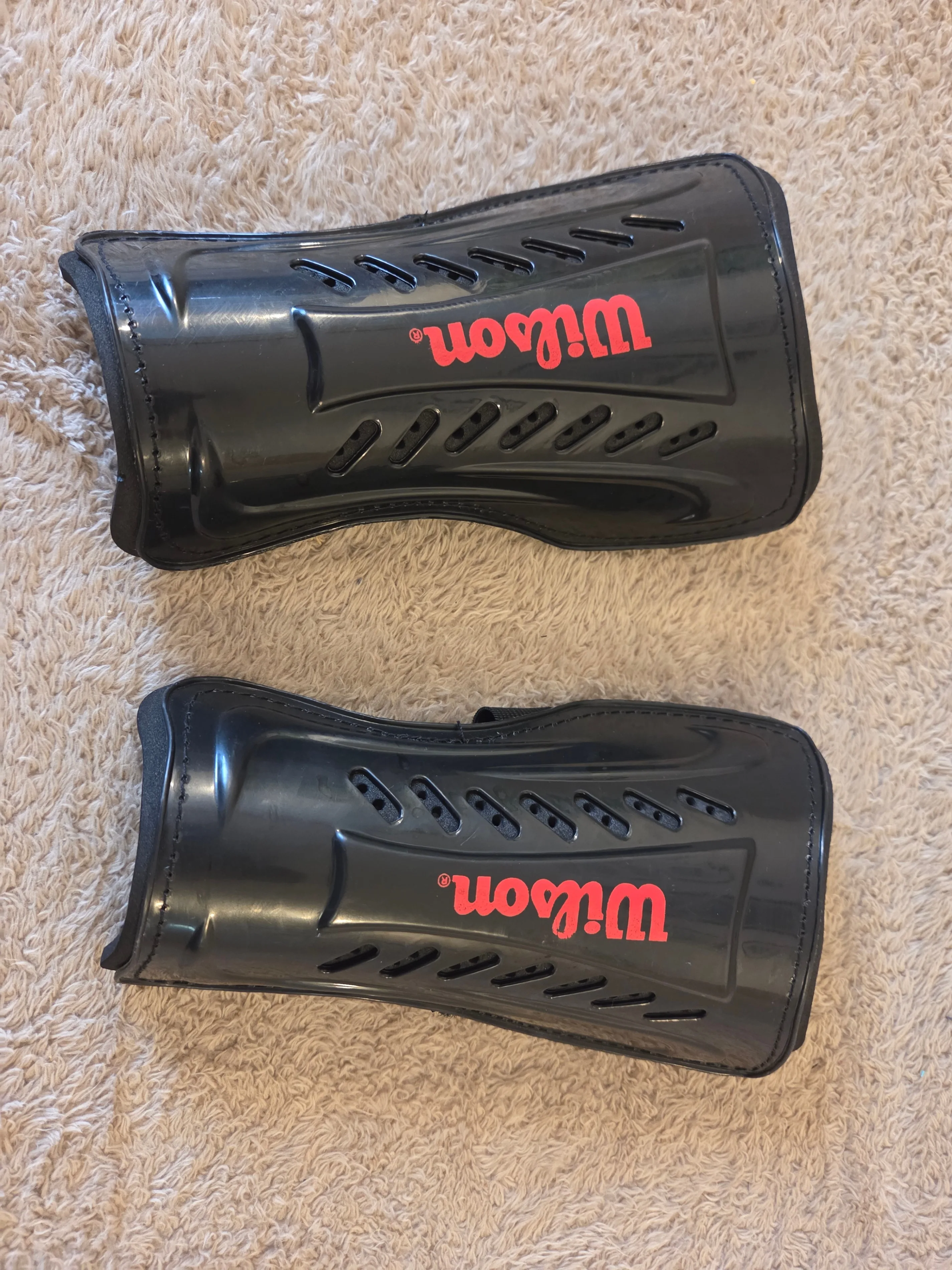 Wilson Youth Soccer Shin Guards – Like New