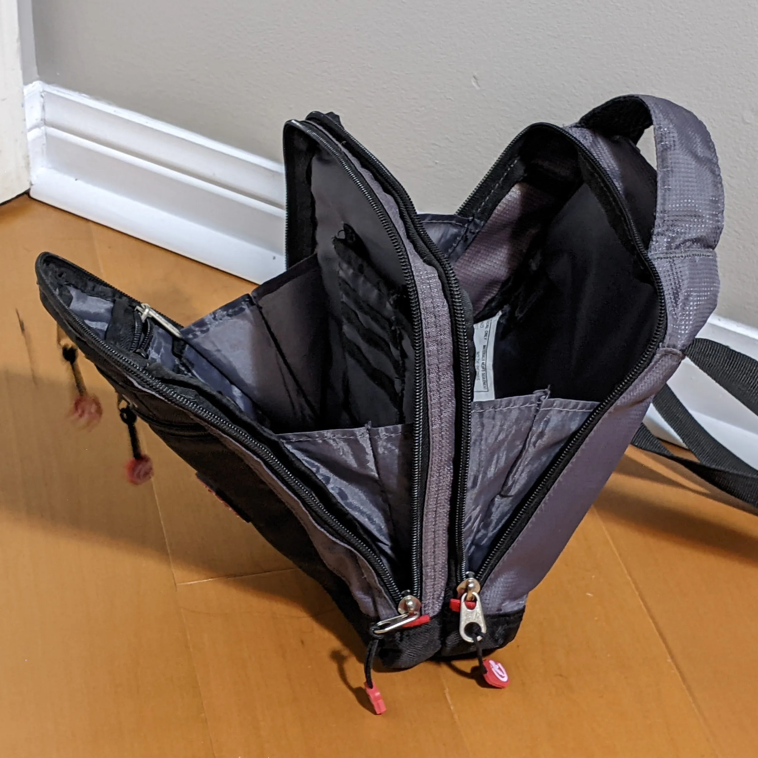 Ecko Unlimited Vertical Boarding Bag, Travel Bag image indicator(6)