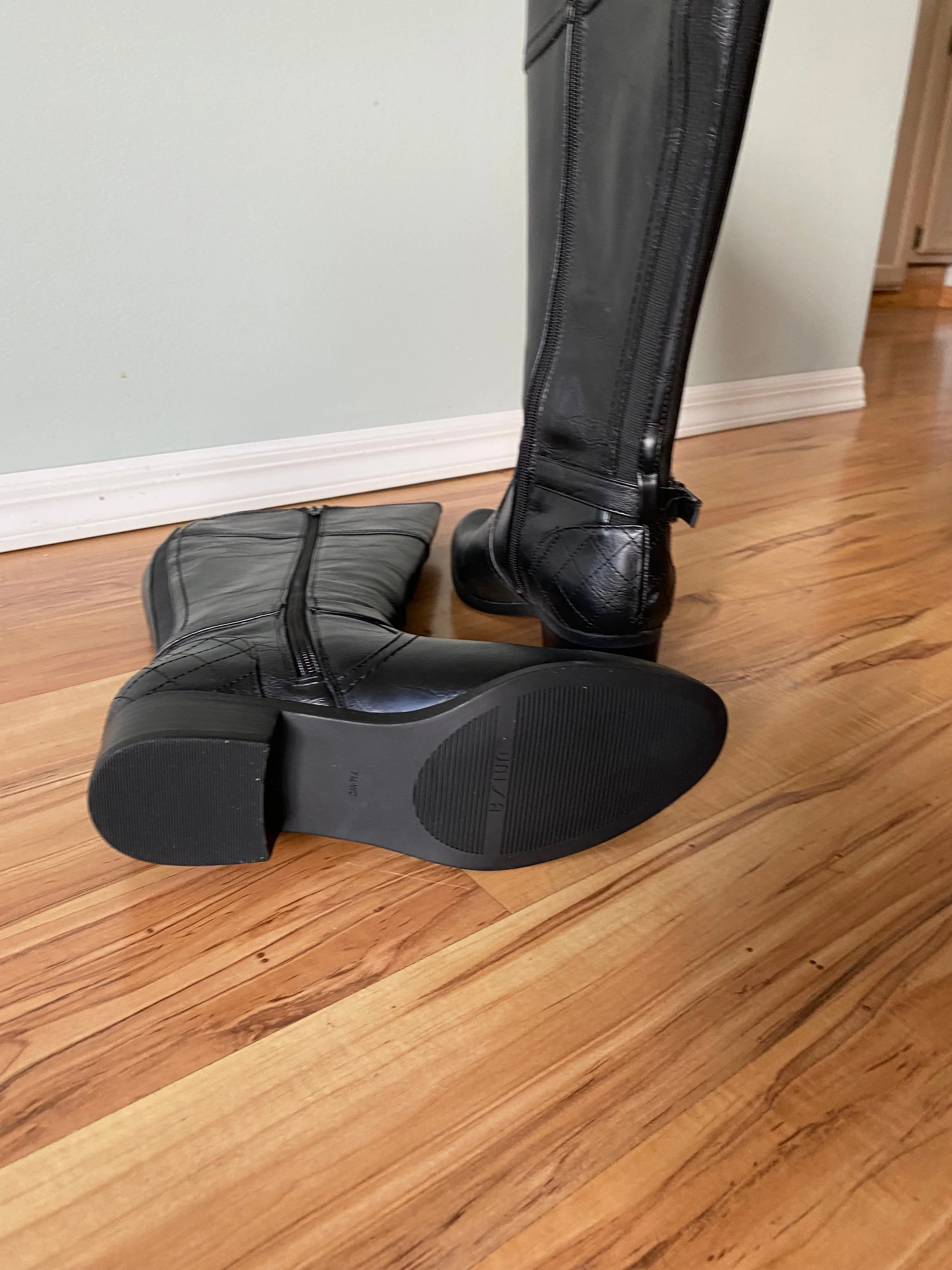 Boots -  Knee High Black image indicator(6)