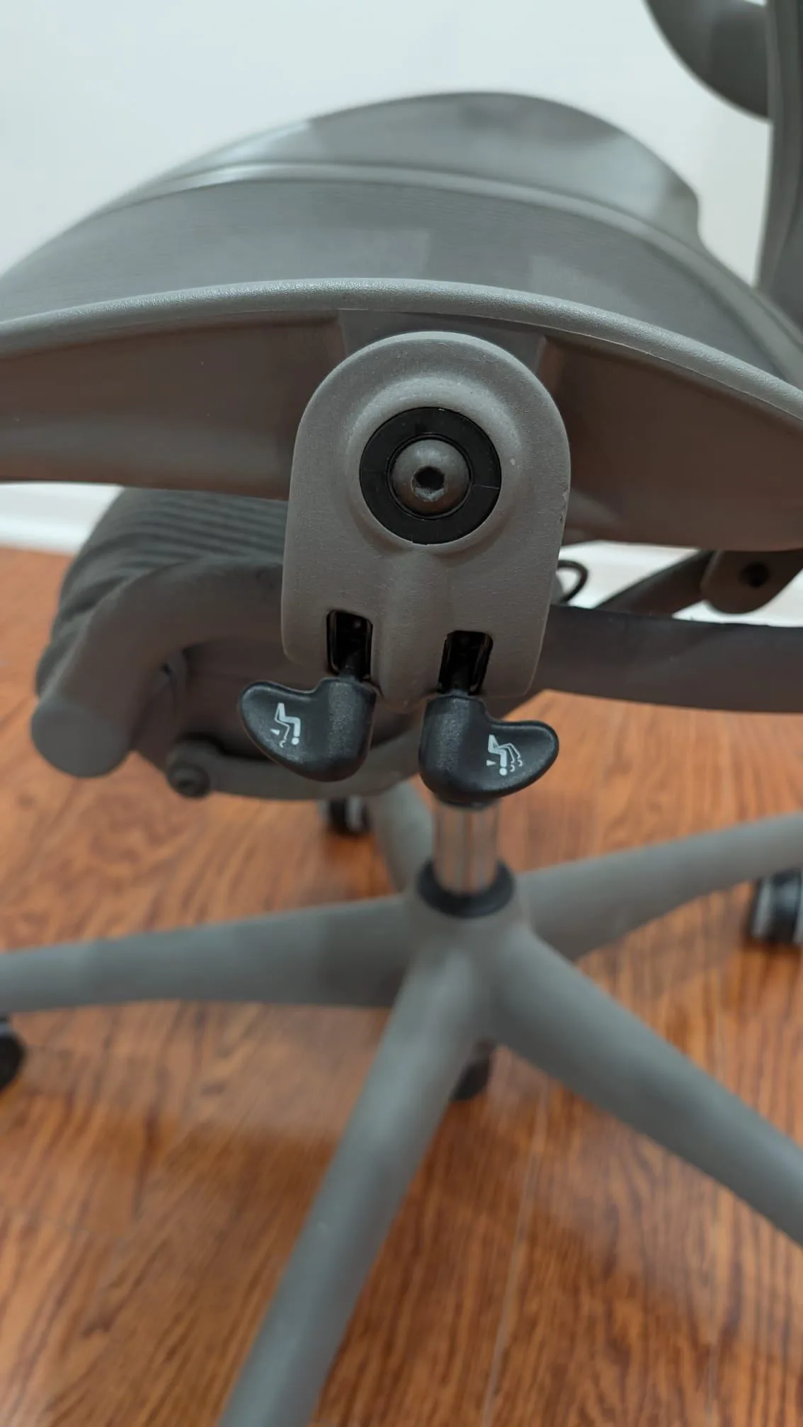 Herman Miller Aeron Office Chair - Graphite image indicator(2)