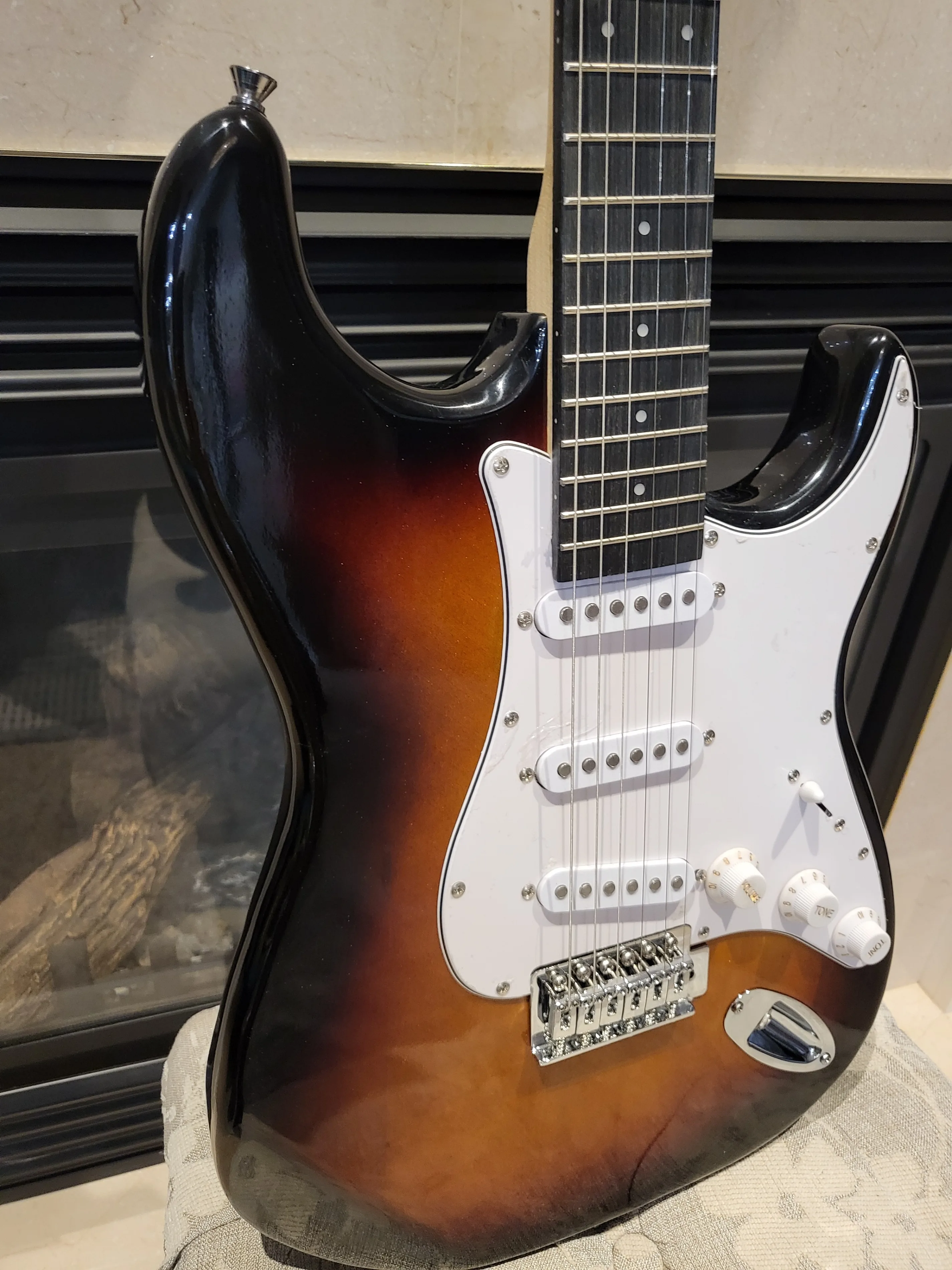 🎸 Ready to Play! NEW Full-Size Electric Guitar - Starter Ready 🎸 image indicator(2)