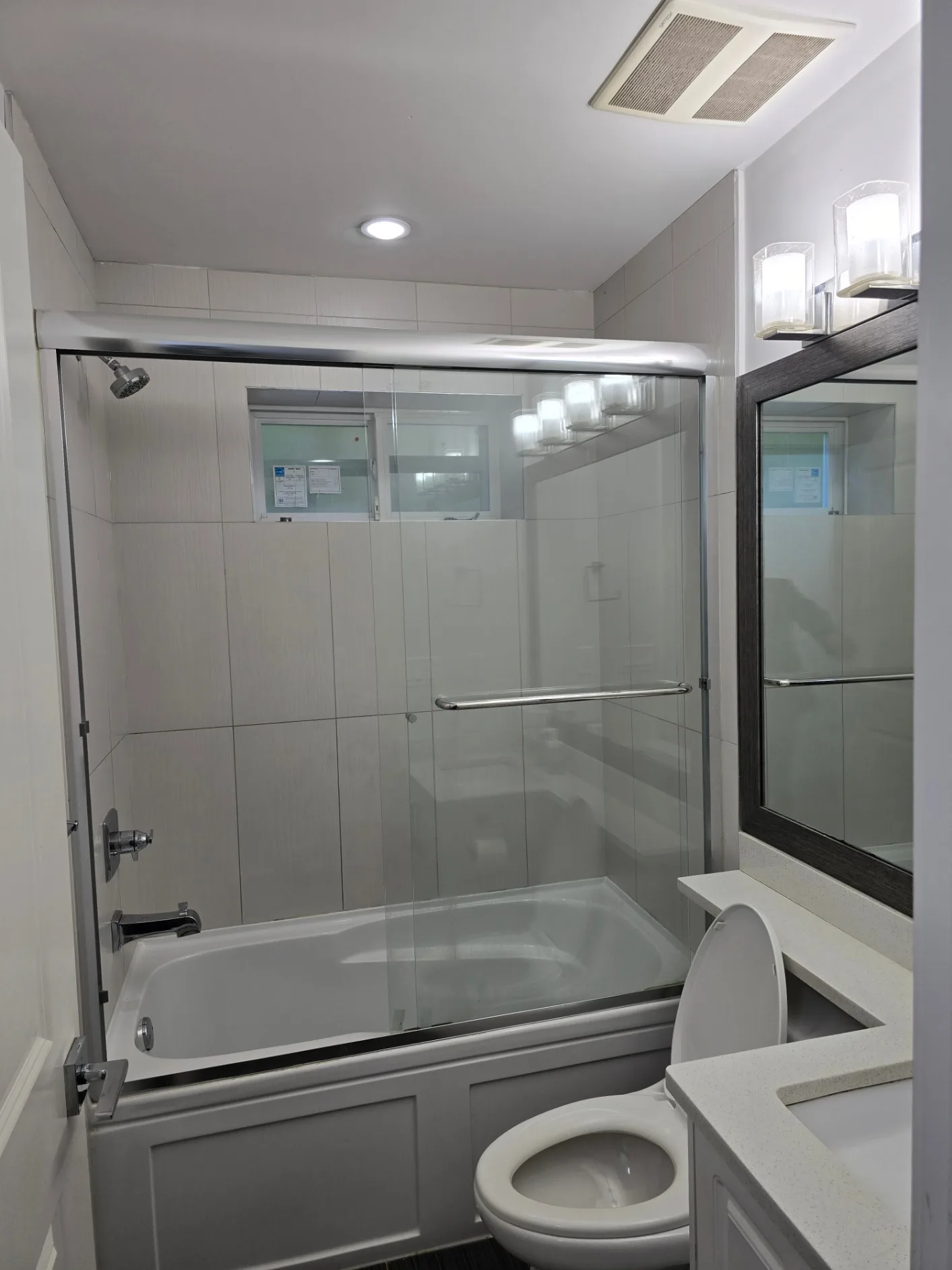 2 BR /1 B suite in Cloverdale near 168 St / Hwy 10 image indicator(4)