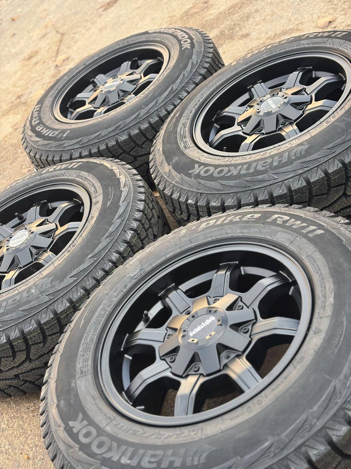 NEW 17"Mayhem(8x165/8x170)+LT245/75/R17 Hankook snows-Ford/RAM H