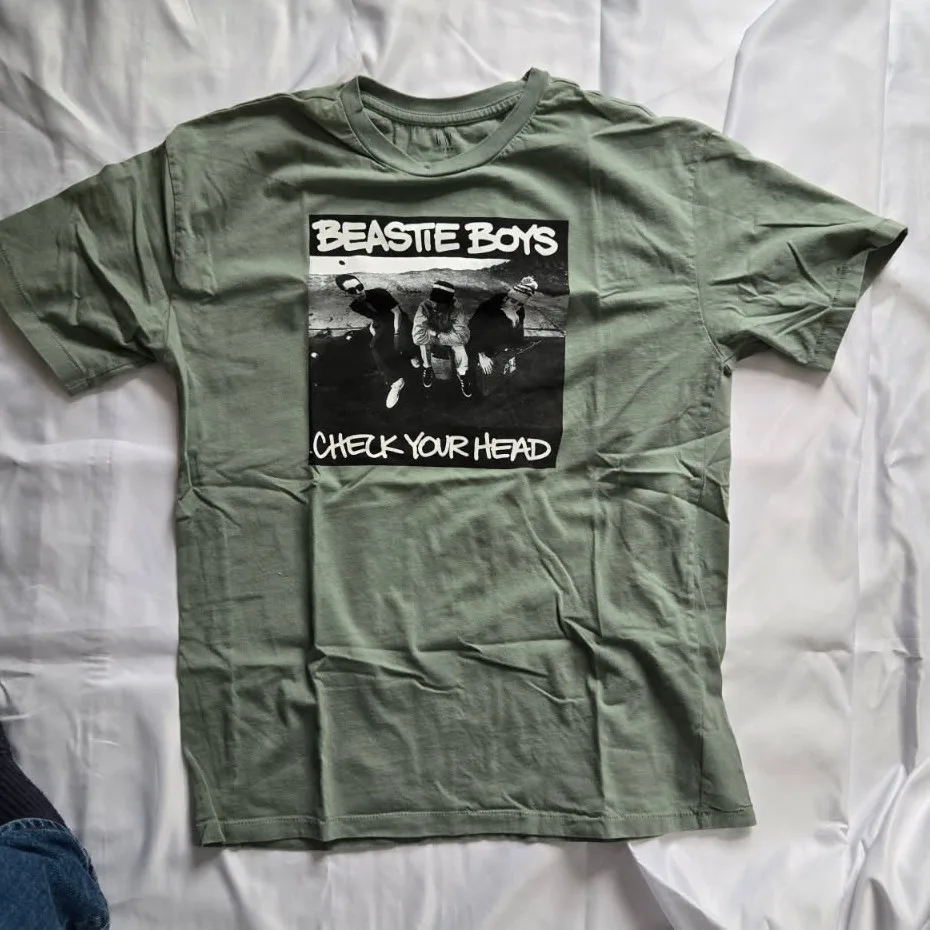 Teen Clothing - Gap, Jcrew, Vineyard, Uniqlo and More image indicator(8)