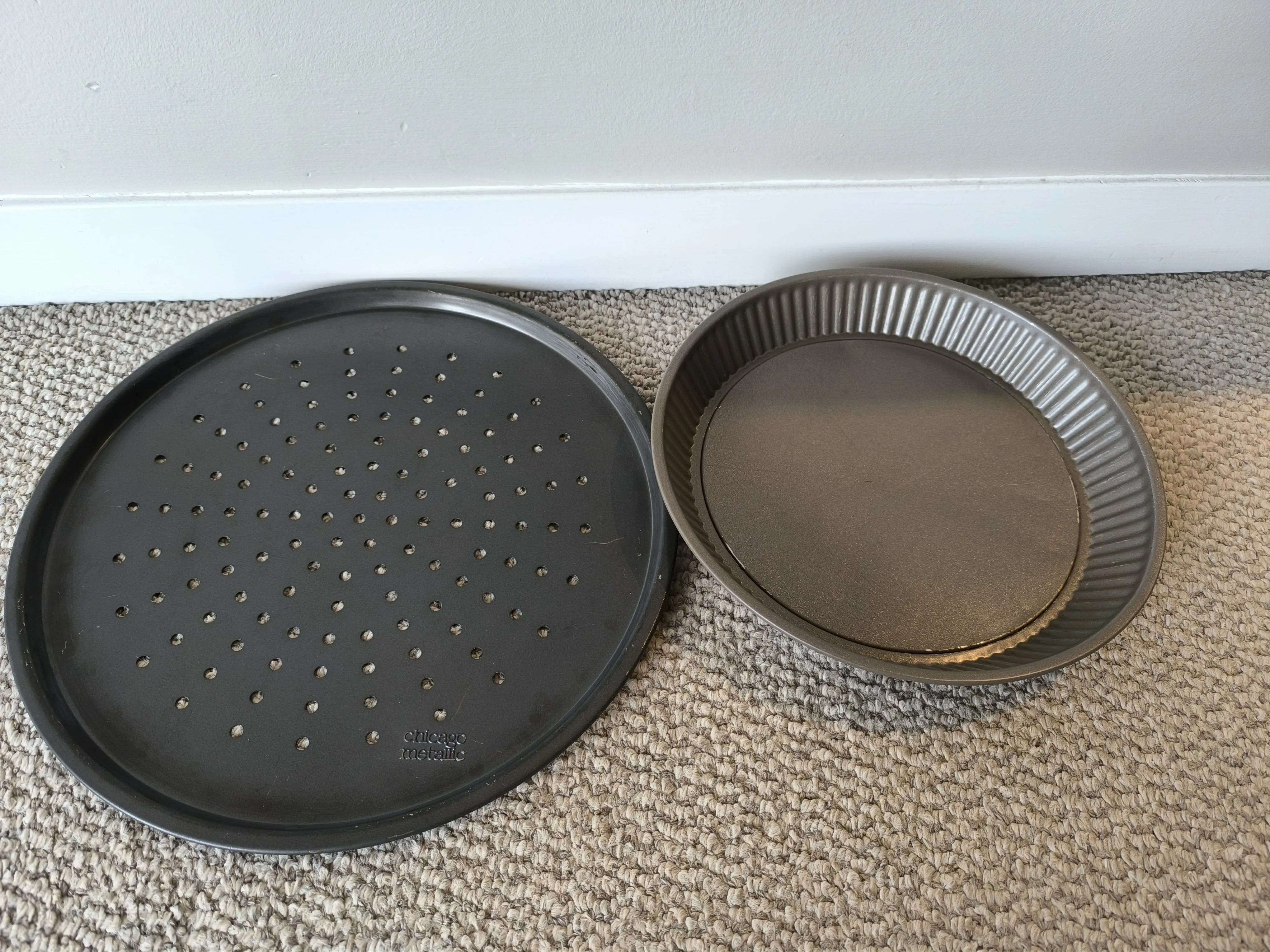 Pizza crisper and pie pan