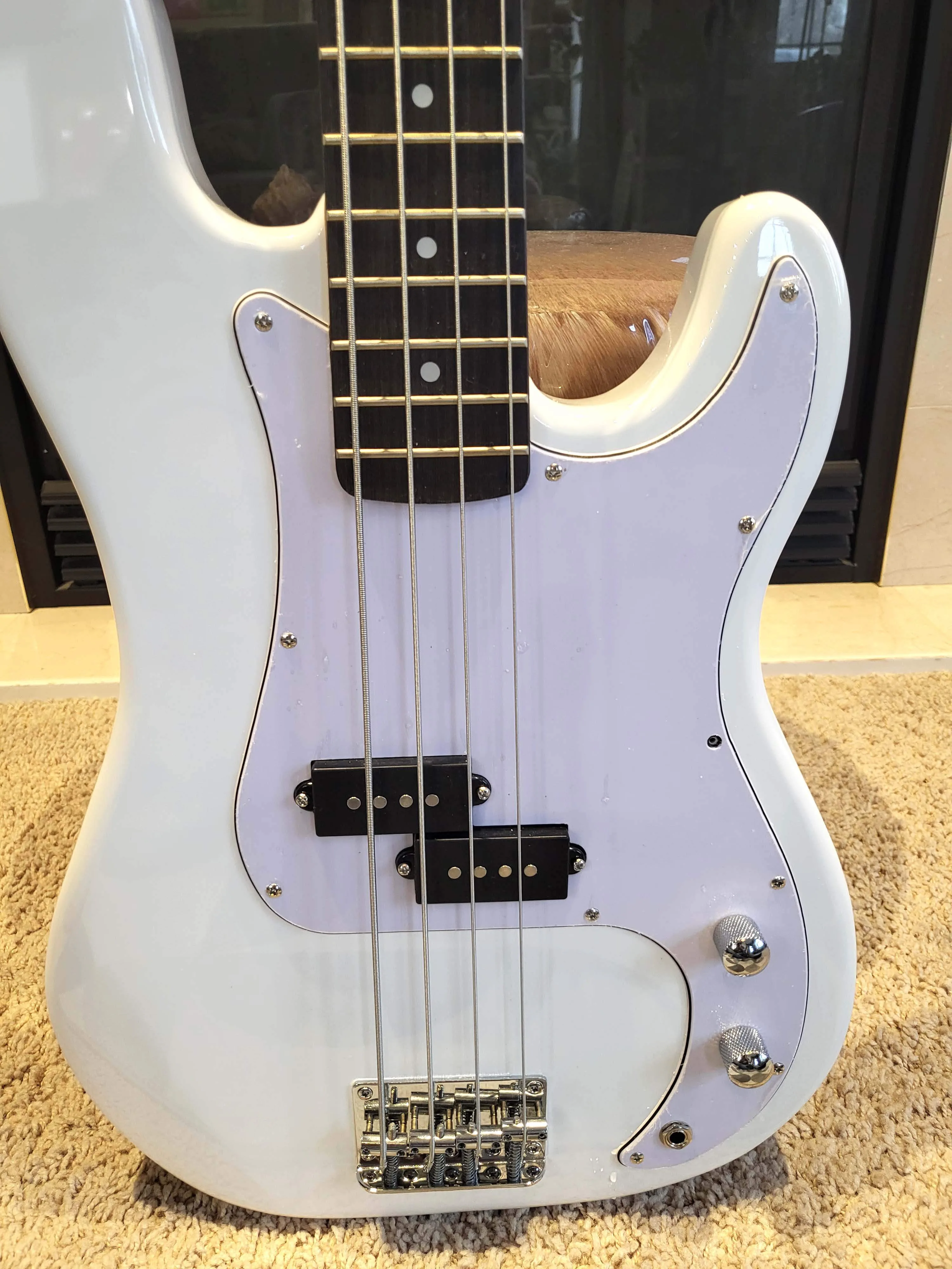 Brand New White Bass Guitar Precision style full size image indicator(2)