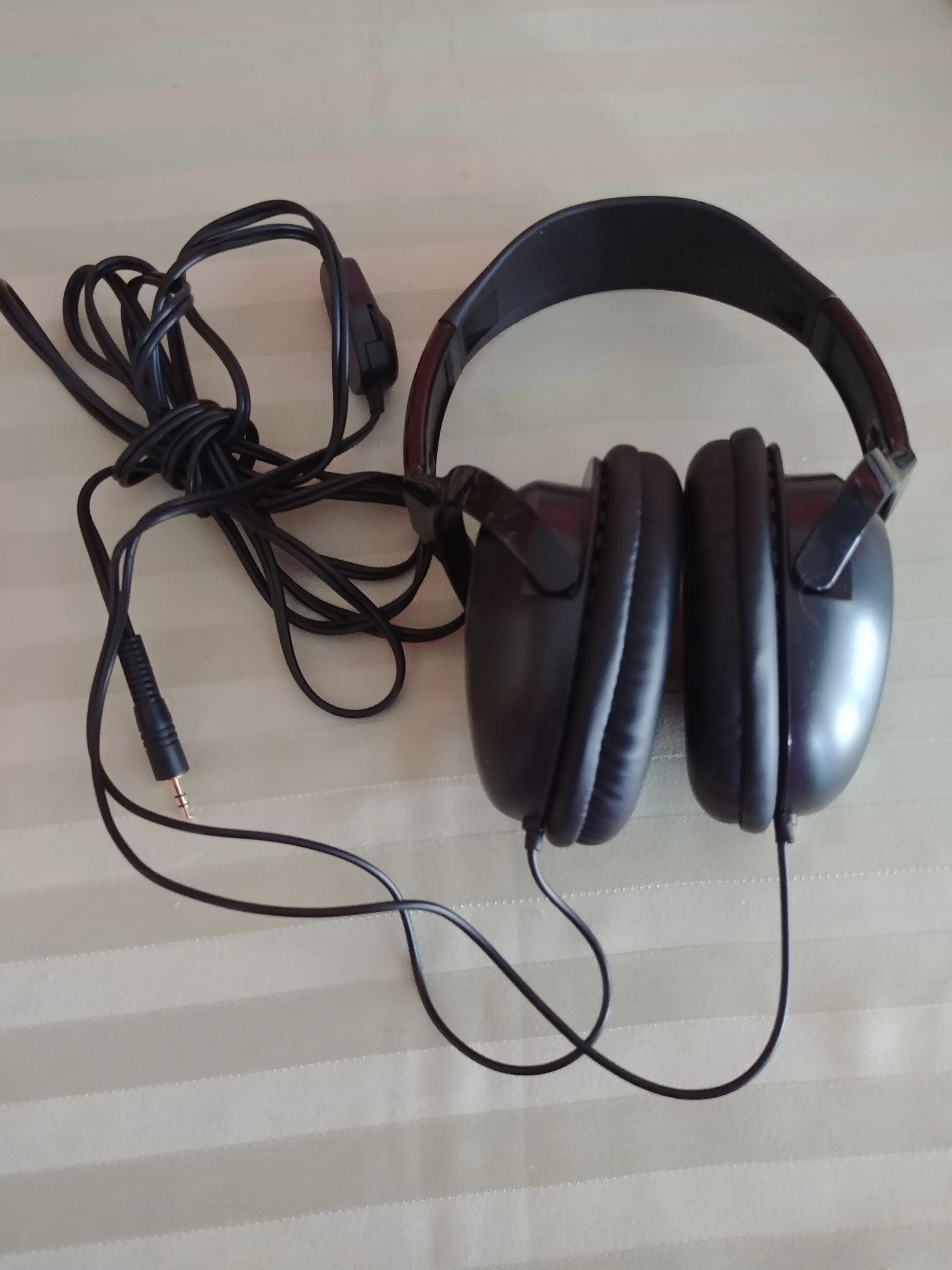 Labtec- Elite 825 Stereo Headphones Good Condition