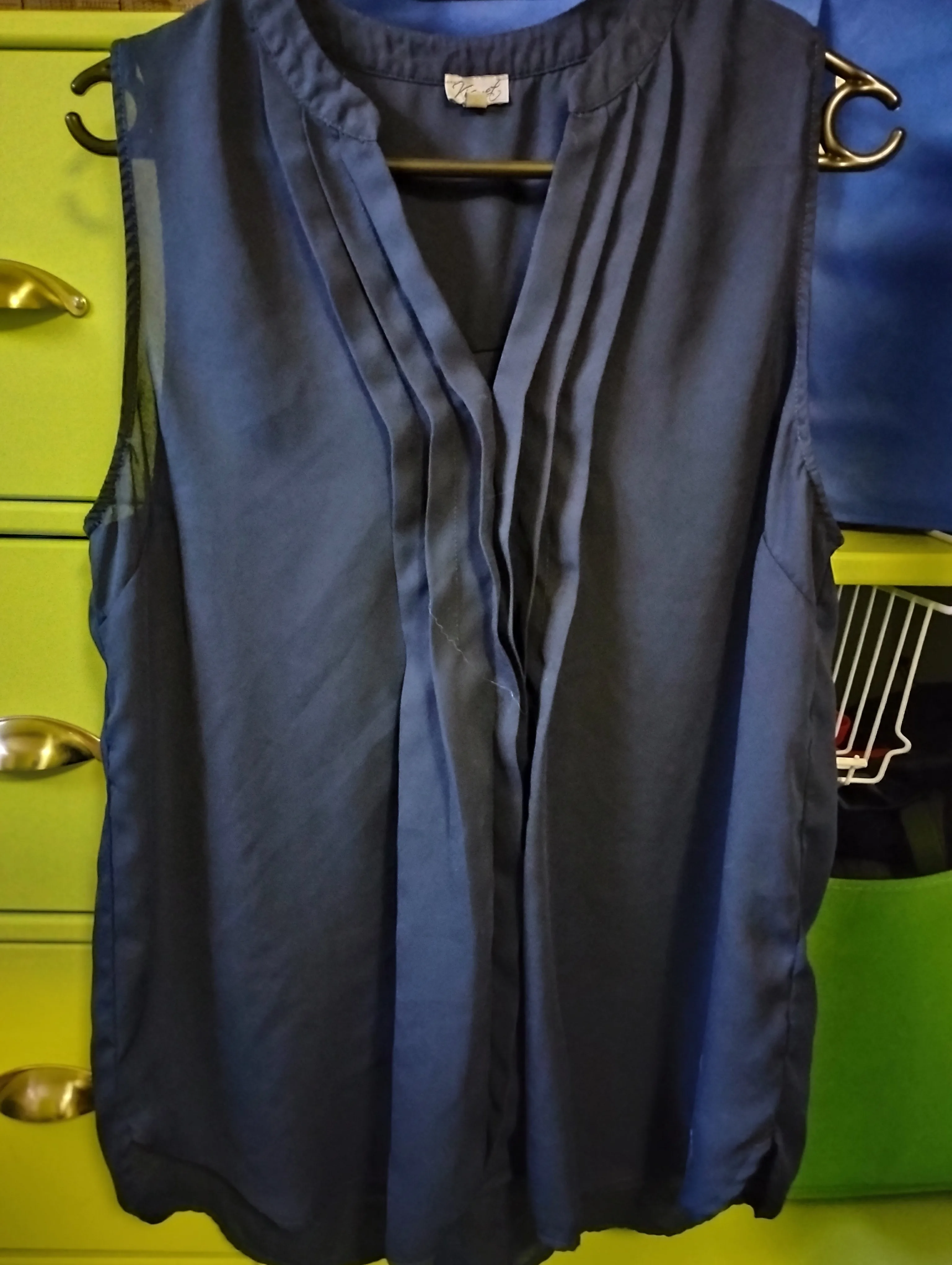 Kismet Women’s Sleeveless Blouse — Large (Like New Condition) thumbnail