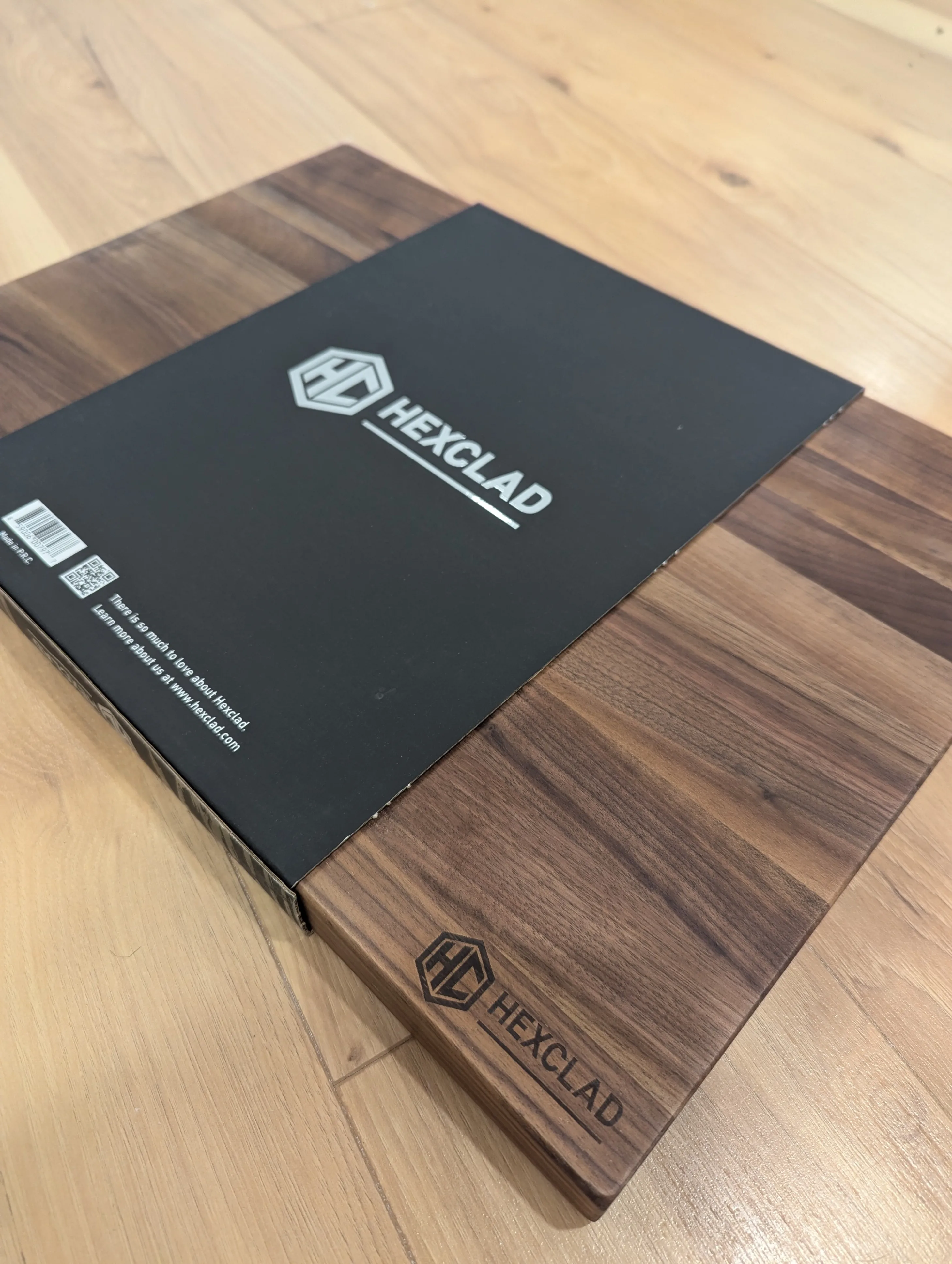 HexClad Large Walnut Cutting Board 19.75 x 13.75" image indicator(7)