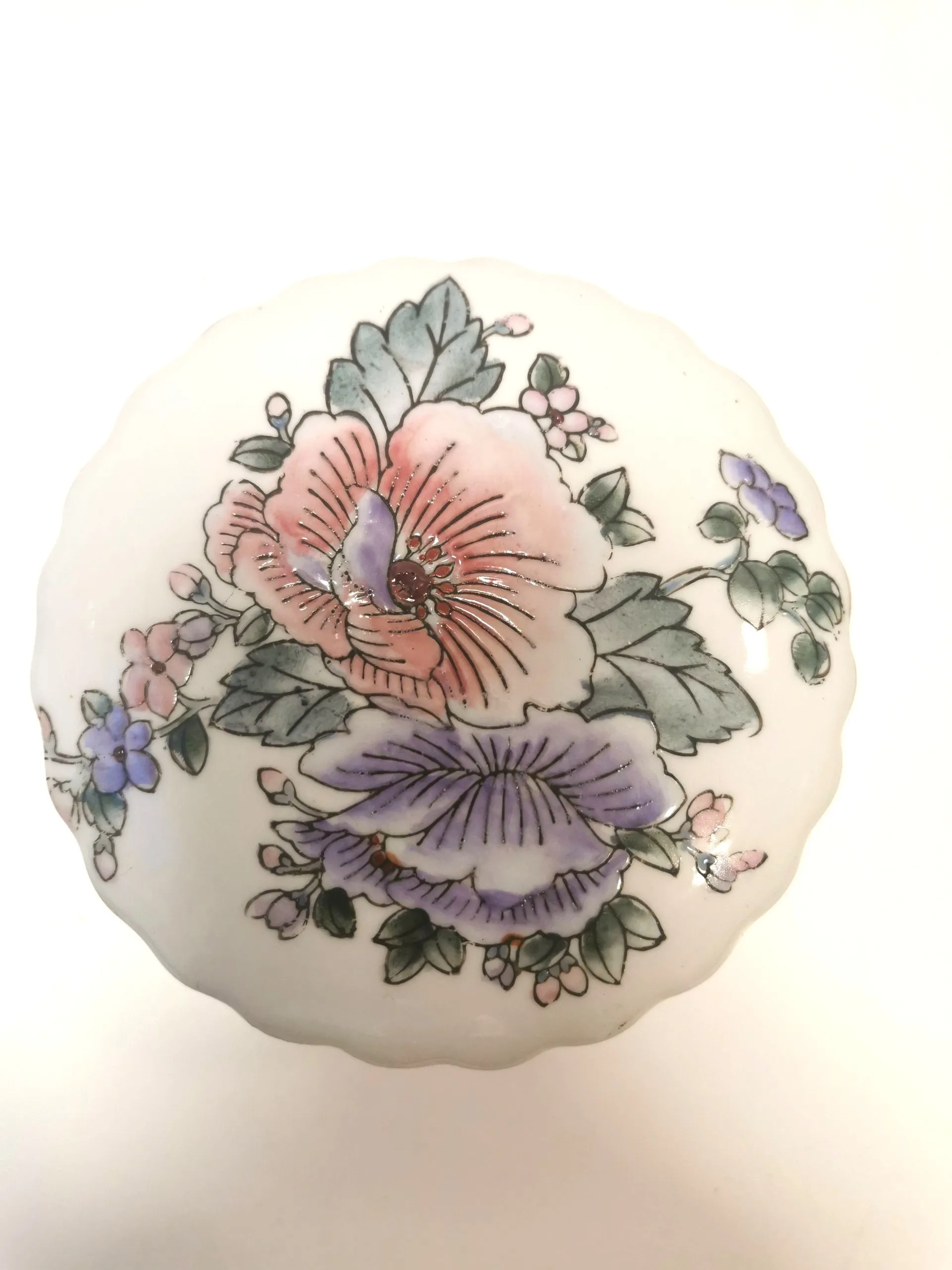 Vint. Porcelain Trinket Box Scalloped Lid Gold Trim Signed CHINA image indicator(2)