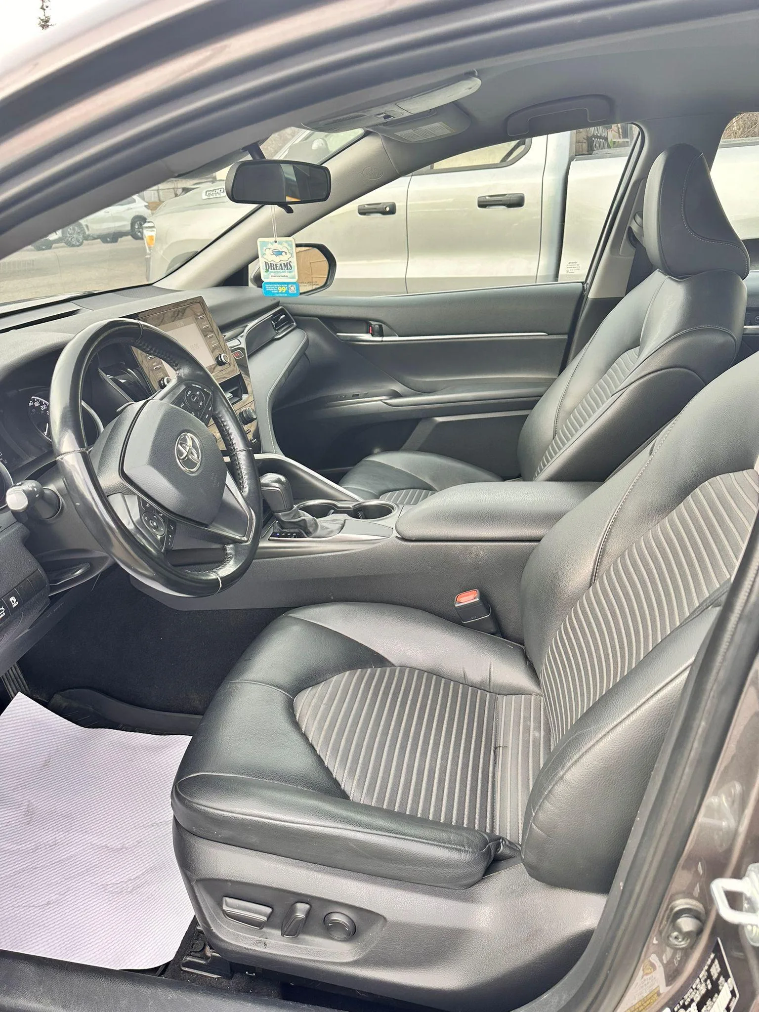 Toyota Camry SE image indicator(7)