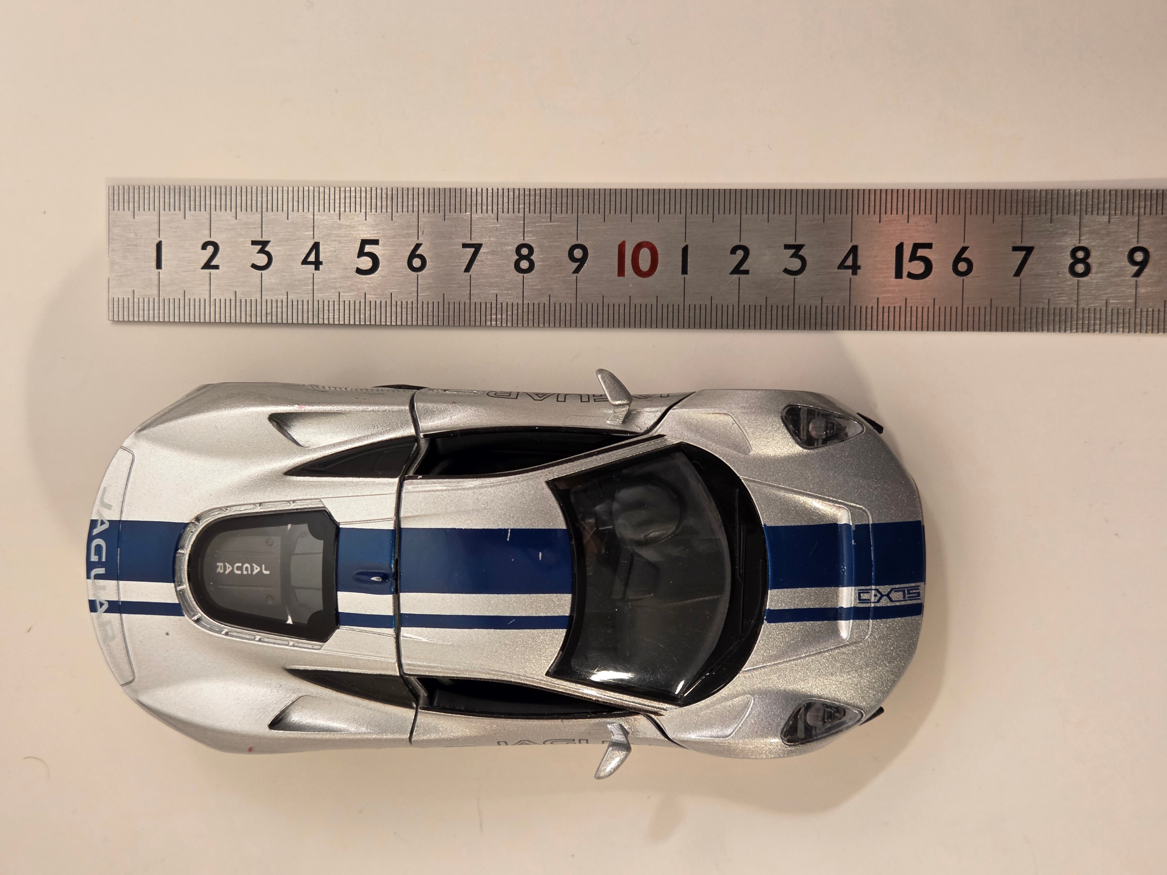 Jaguar C-X75 1:32 diecast silver – lights & sound - photo 2