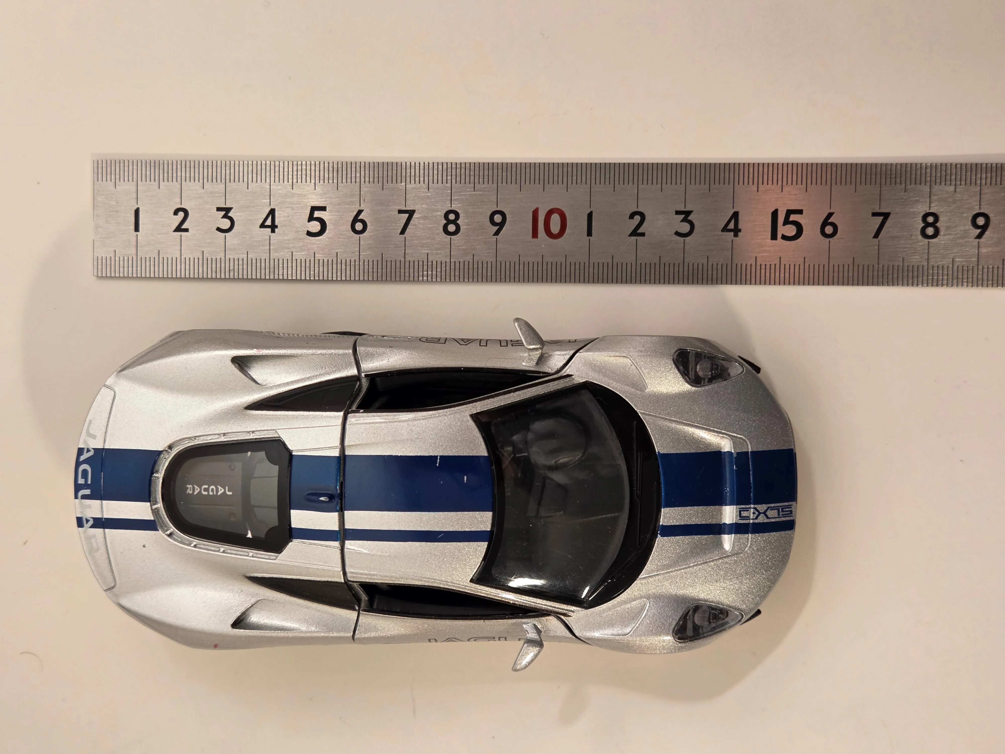 Jaguar C-X75 1:32 diecast silver – lights & sound image indicator(2)