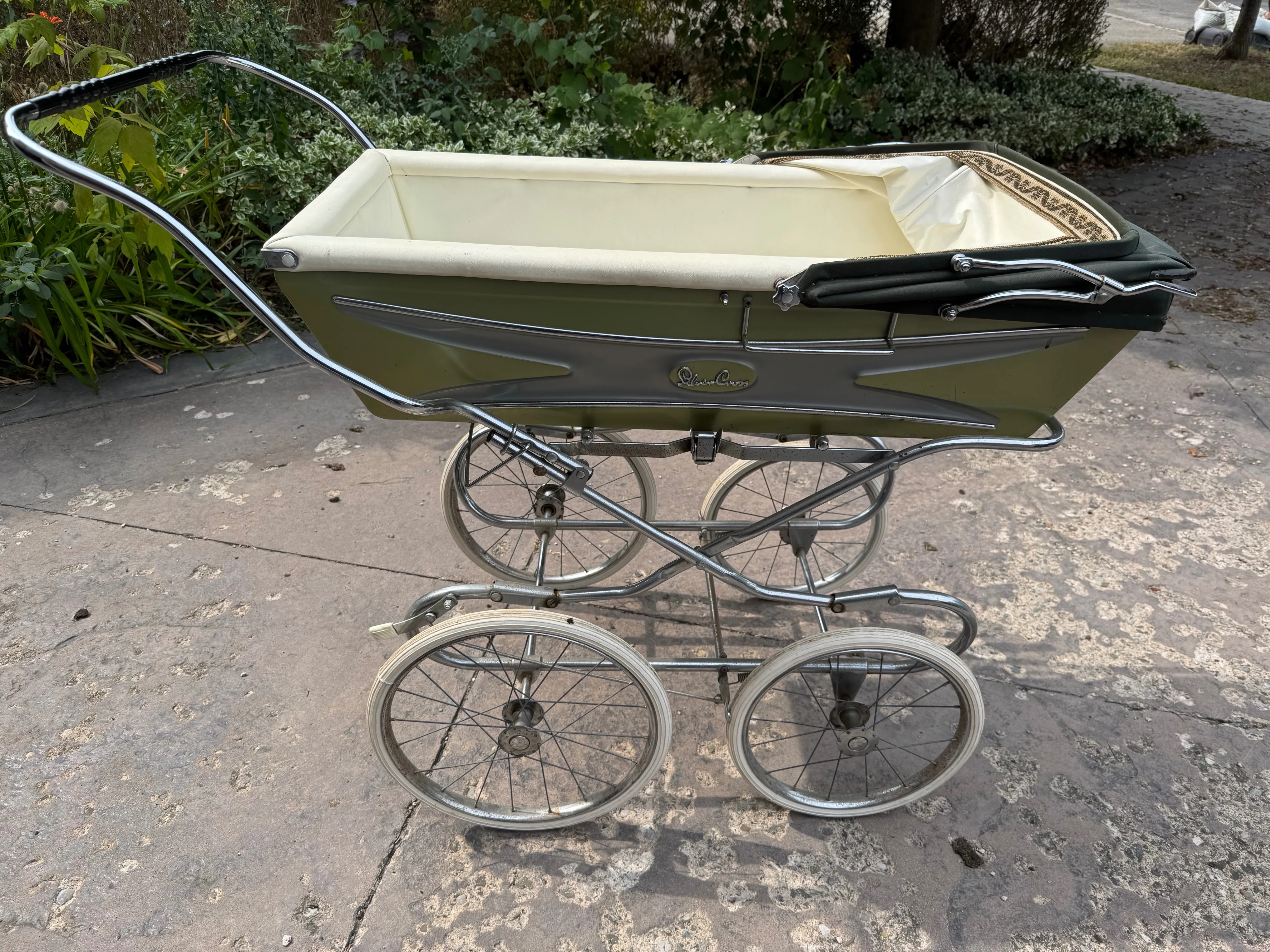 Silver Cross Pram - Great Condition including the Hood. image indicator(5)