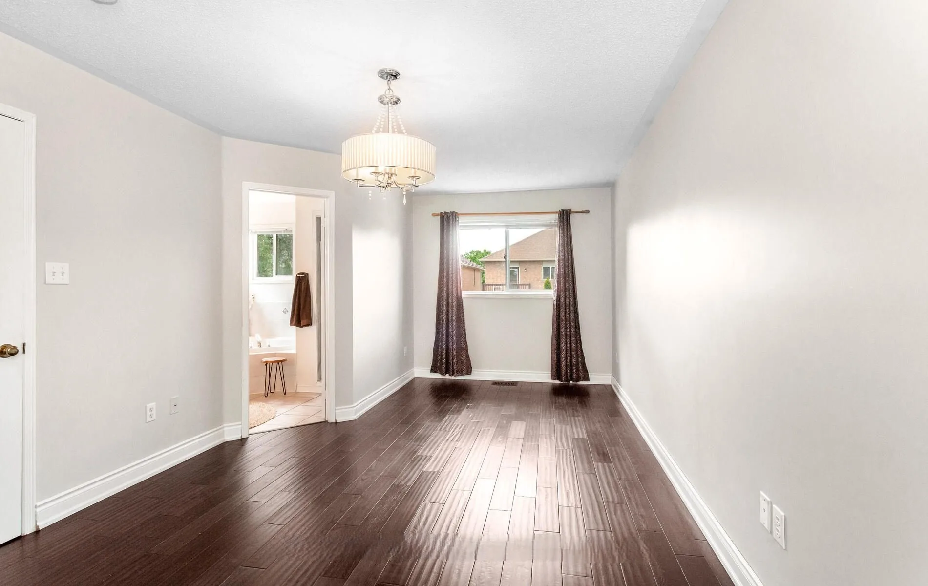 🏡 3 Beds 2.5 Baths House in Great Neighbourhood image indicator(10)