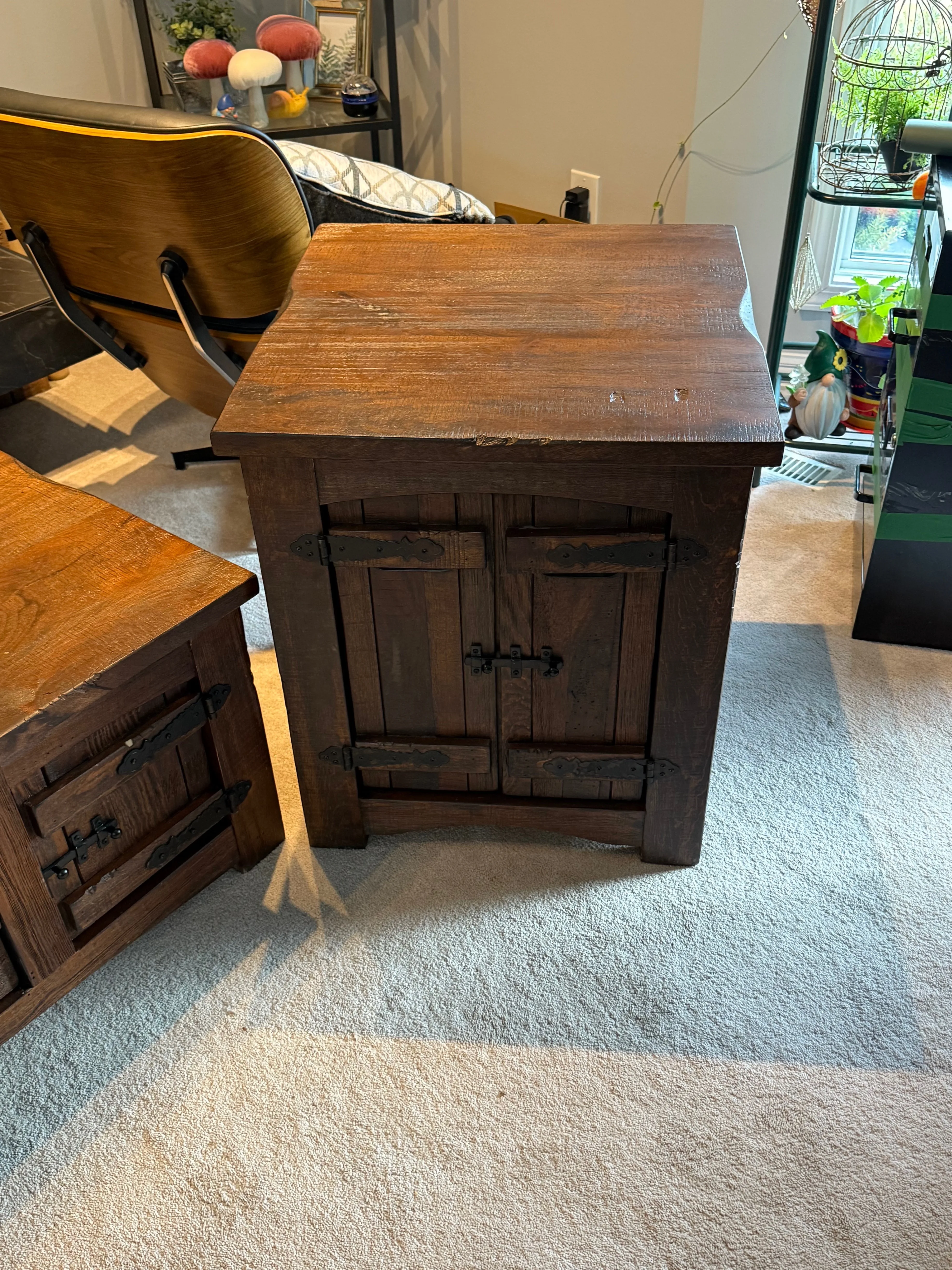 Coffee table and matching end tables image indicator(7)