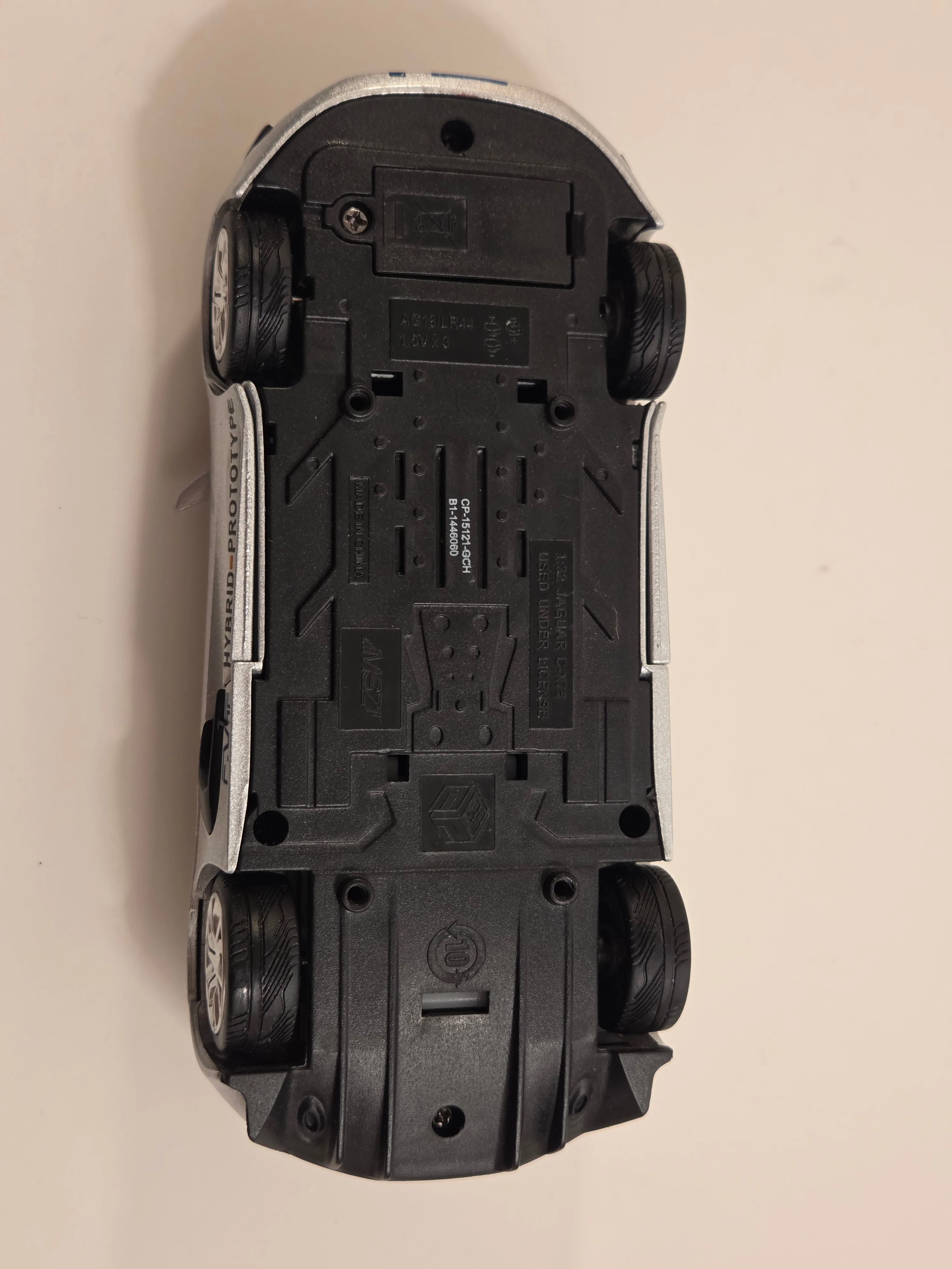 Jaguar C-X75 1:32 diecast silver – lights & sound image indicator(5)