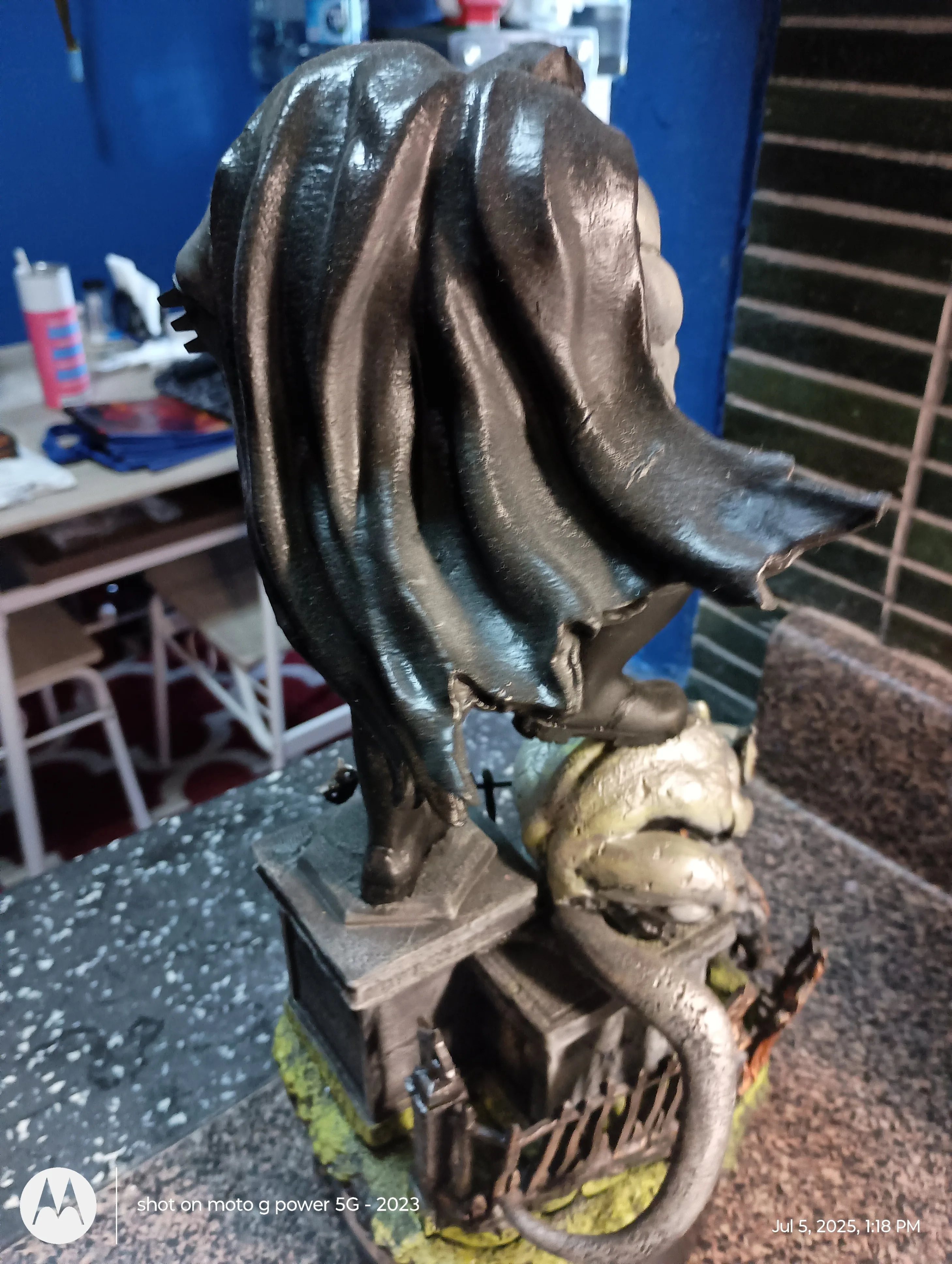 Batman Statue 12in tall image indicator(6)