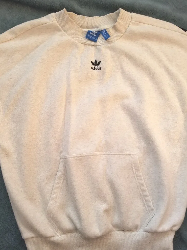 Short Sleeve ADIDAS back spellout sweatshirt Like new Size S image indicator(2)