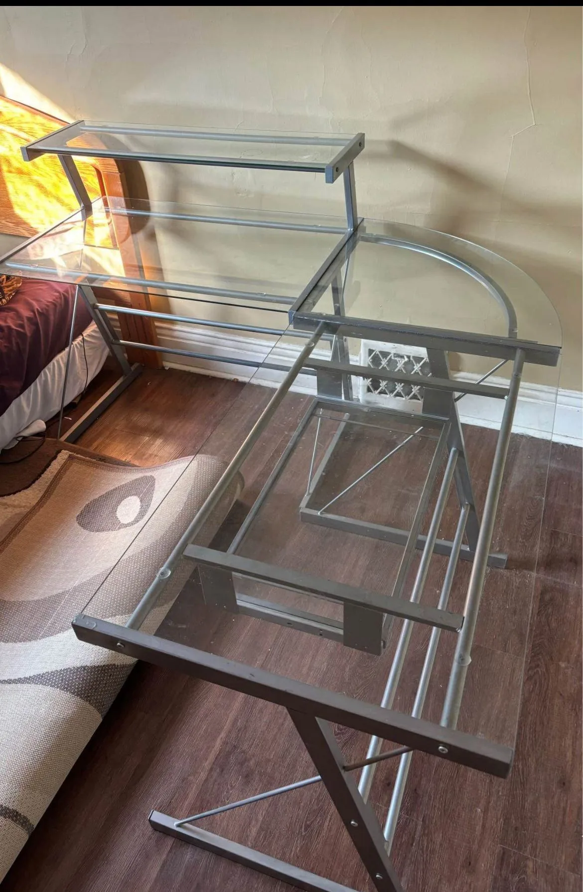 ✨ Modern L-Shaped Glass Computer Desk – Excellent Condition. image indicator(3)