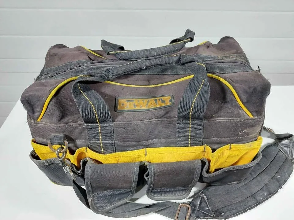 Heavy duty DeWalt tool bag image indicator(4)