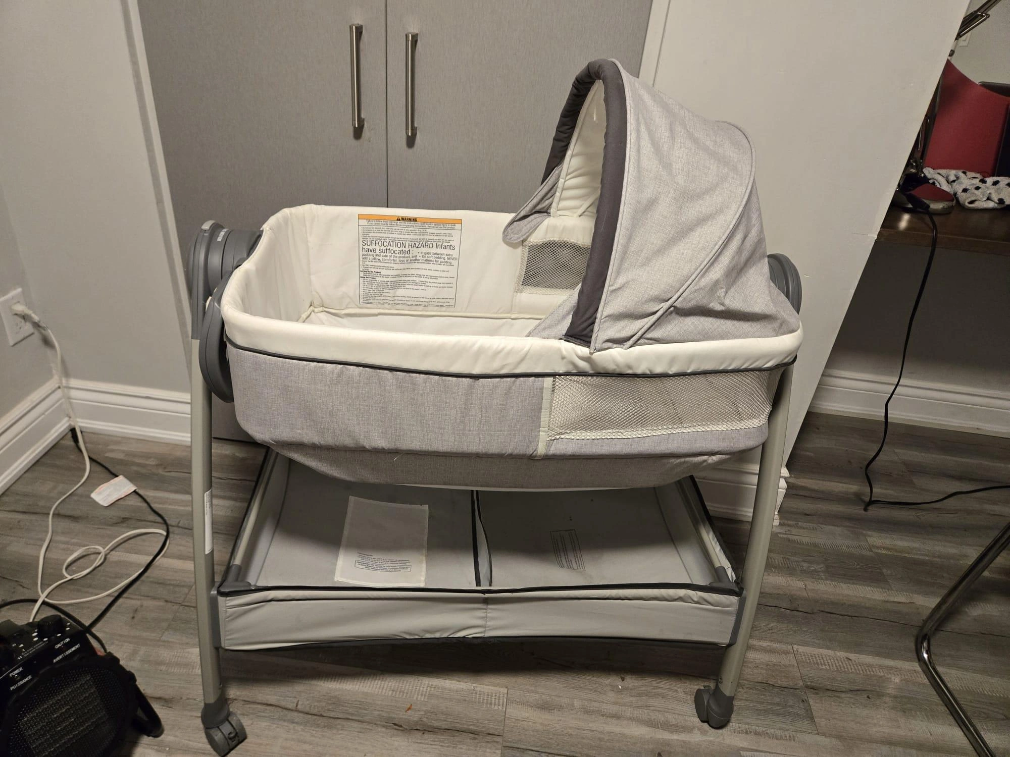 Cozy Baby Bassinet and Stand - Perfect for Newborns