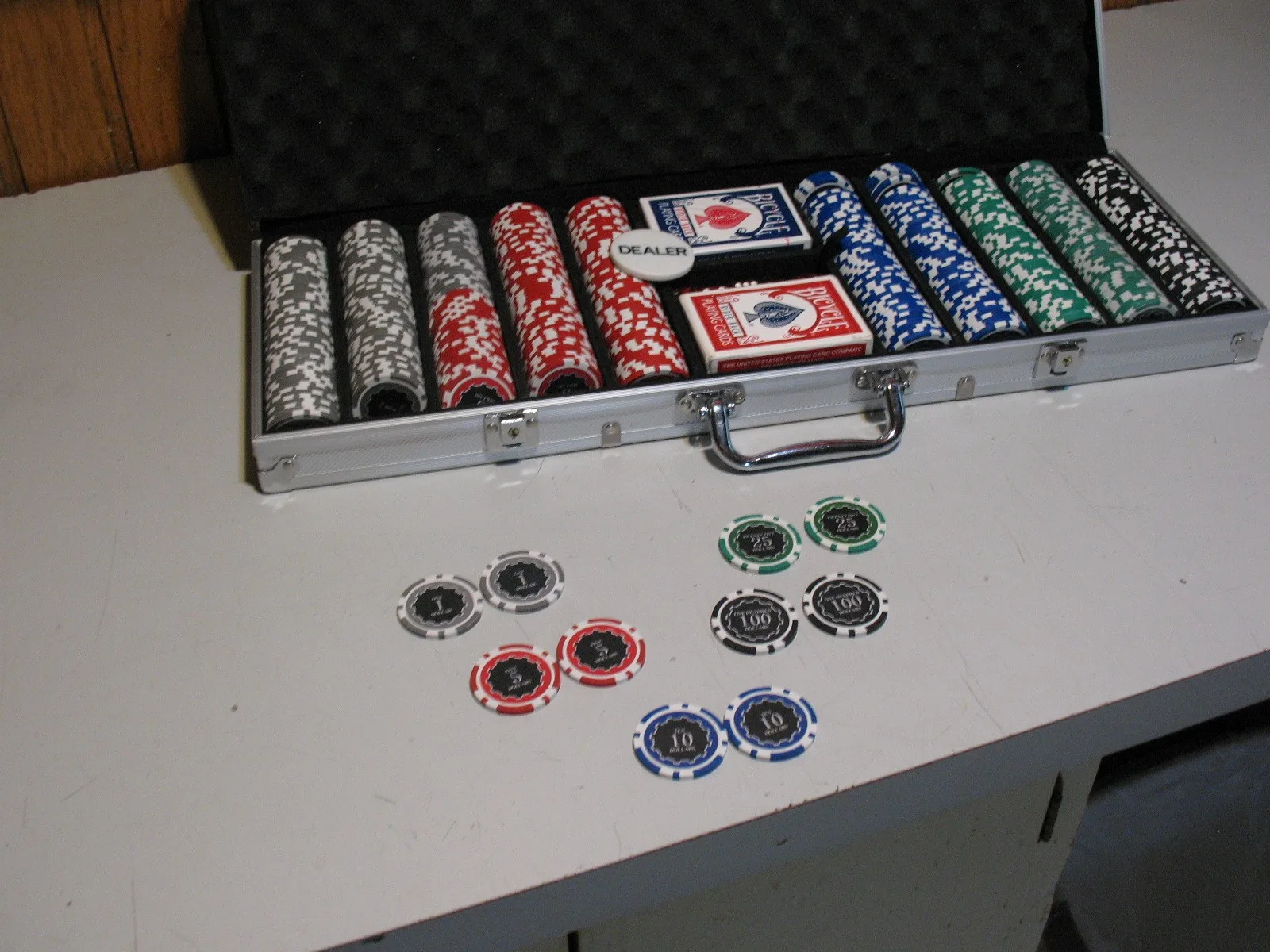 500 Piece Professional Poker Set, BRAND NEW image indicator(8)