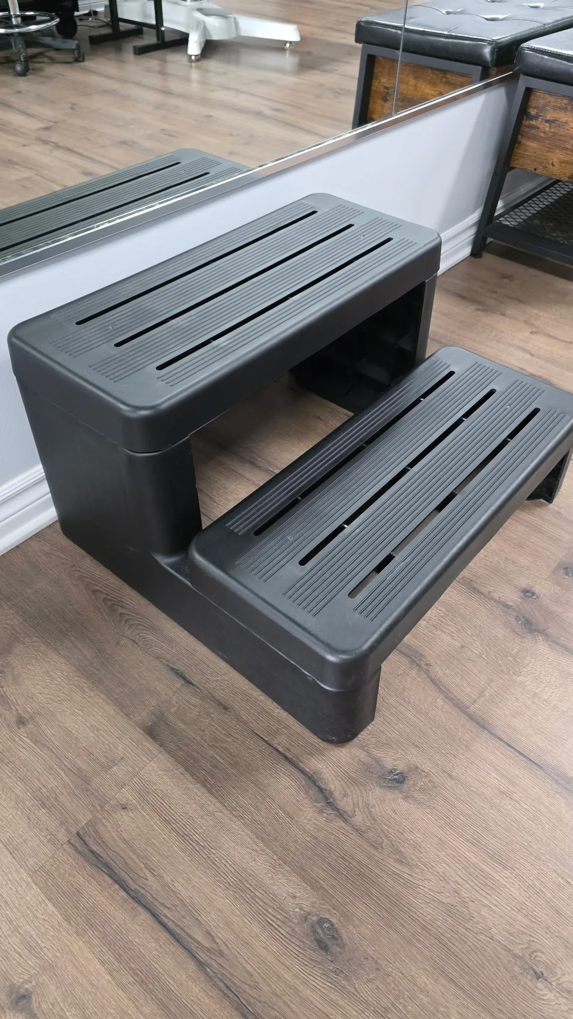 Classic Hot Tub Step — Built to Last image indicator(2)