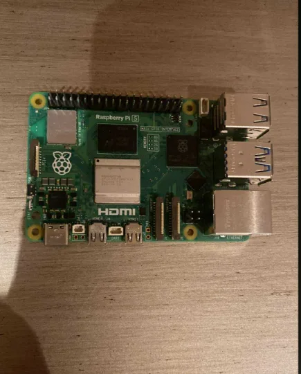 Raspberry Pi 5 8GB RAM Model image indicator(2)