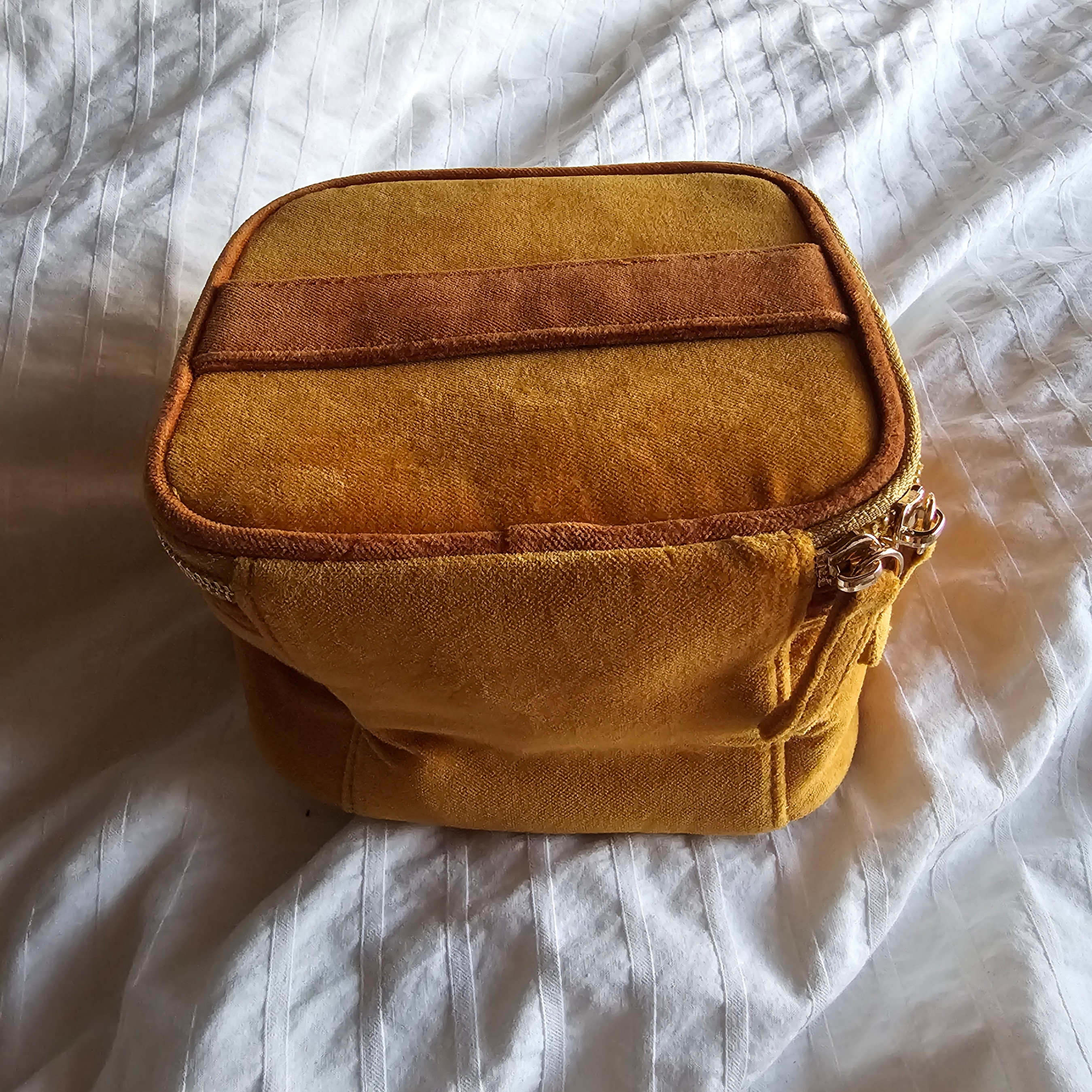 New Sezane Velvet Vanity Pouch - Gold - photo 3