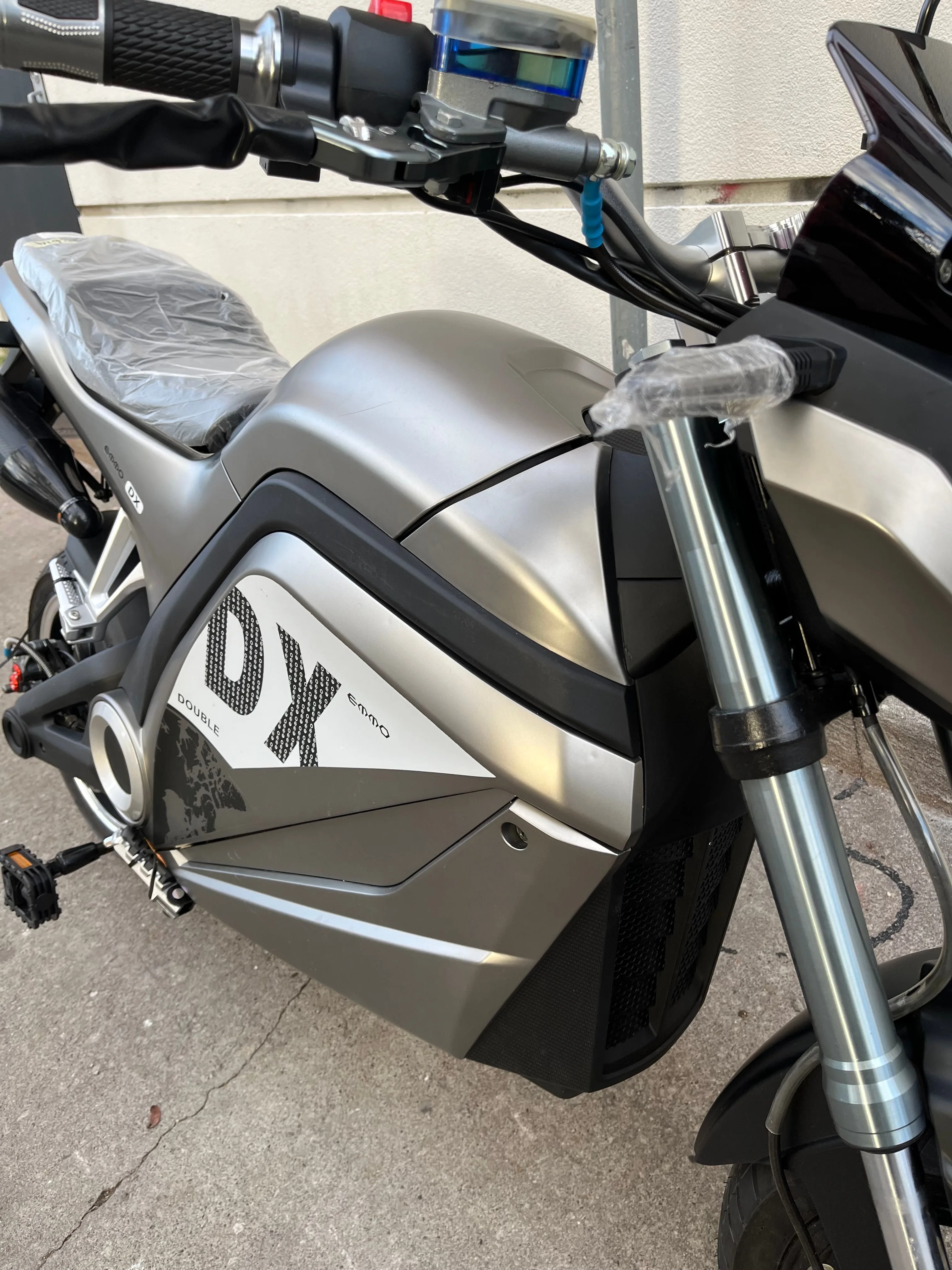 EMMO DX Electric Motorcycle | Showroom Demo / Full Warranty image indicator(5)