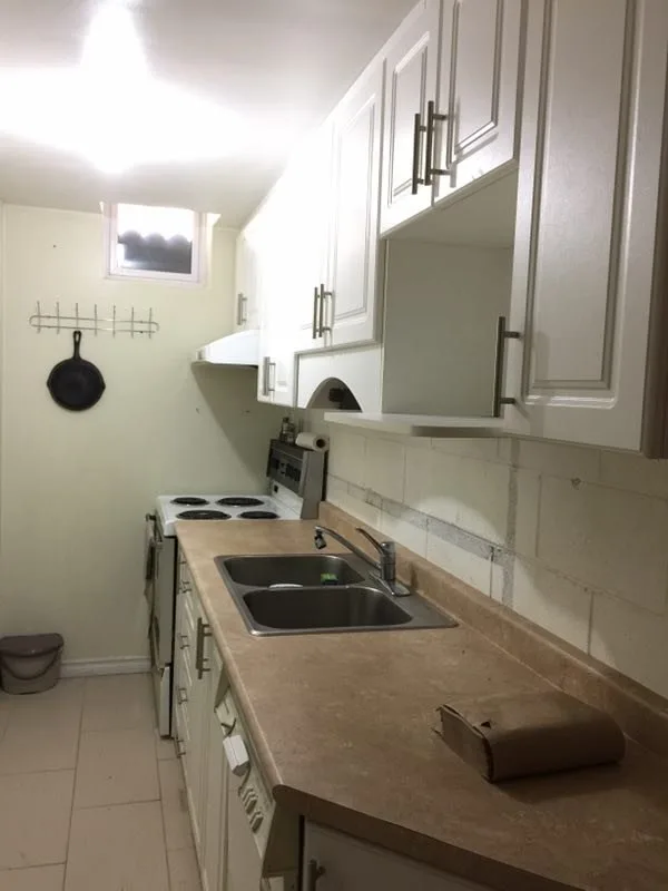 2 Bed 1 Bath Lakeshore Walk-out Basement Mississauga image indicator(7)