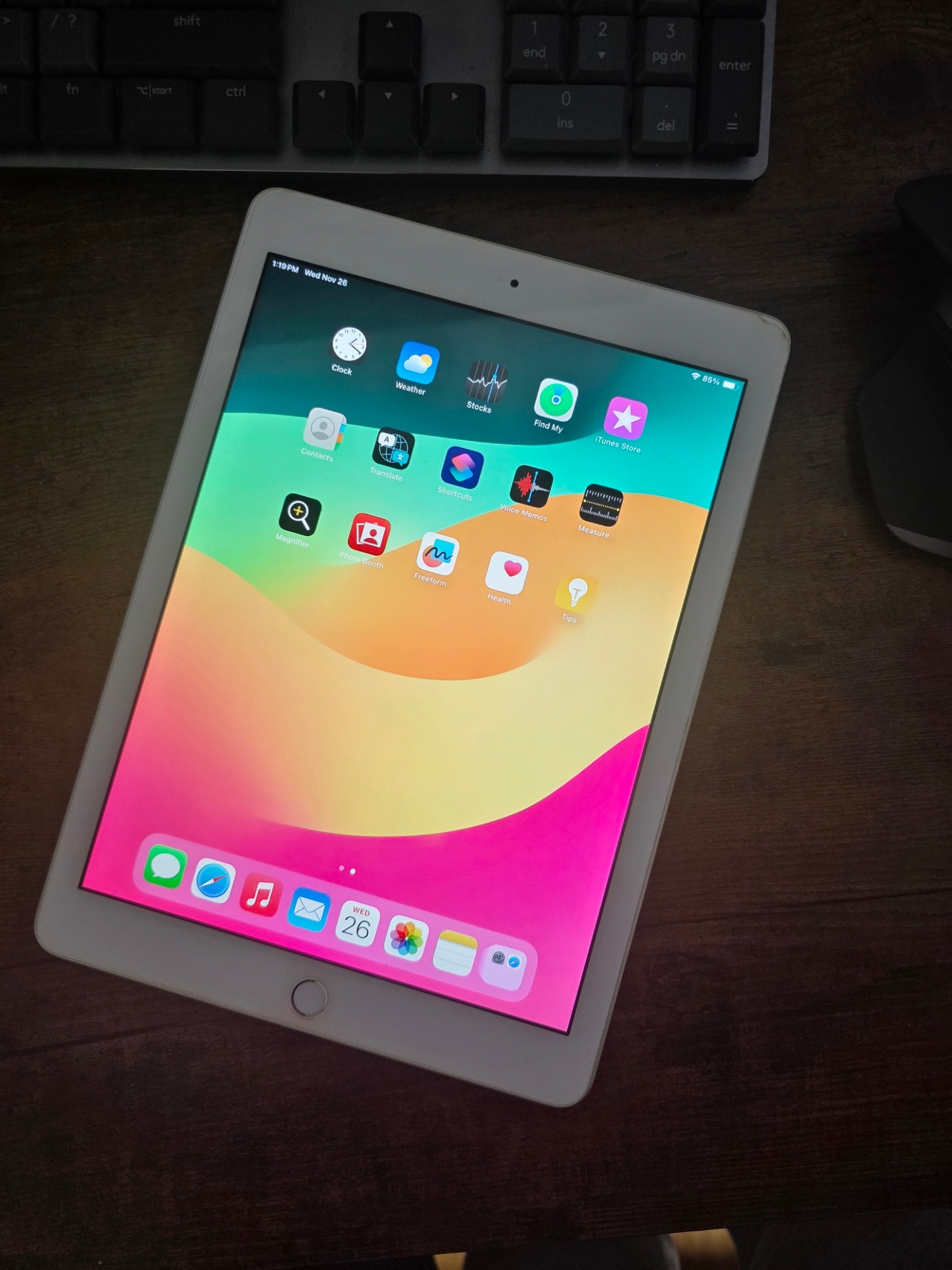iPad 6th Gen 32GB – Works Perfectly + 2 Cables