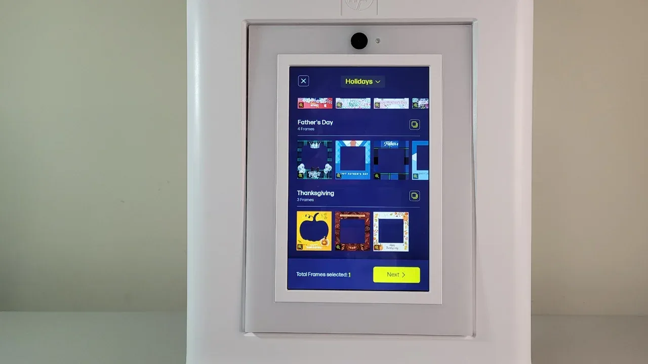 Photobooth for rent $100/8 hours image indicator(4)