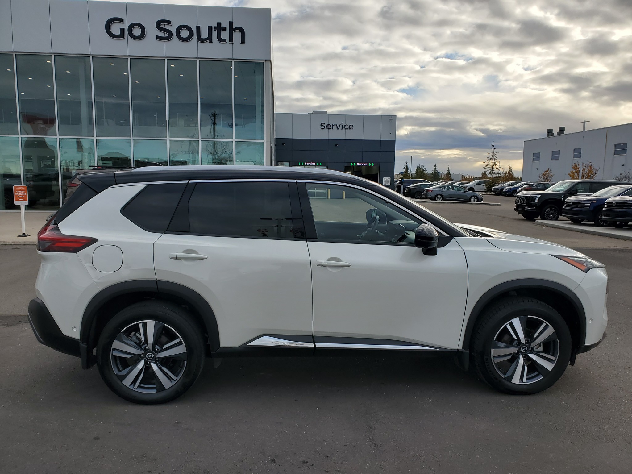 2023 Nissan Rogue SL - photo 2