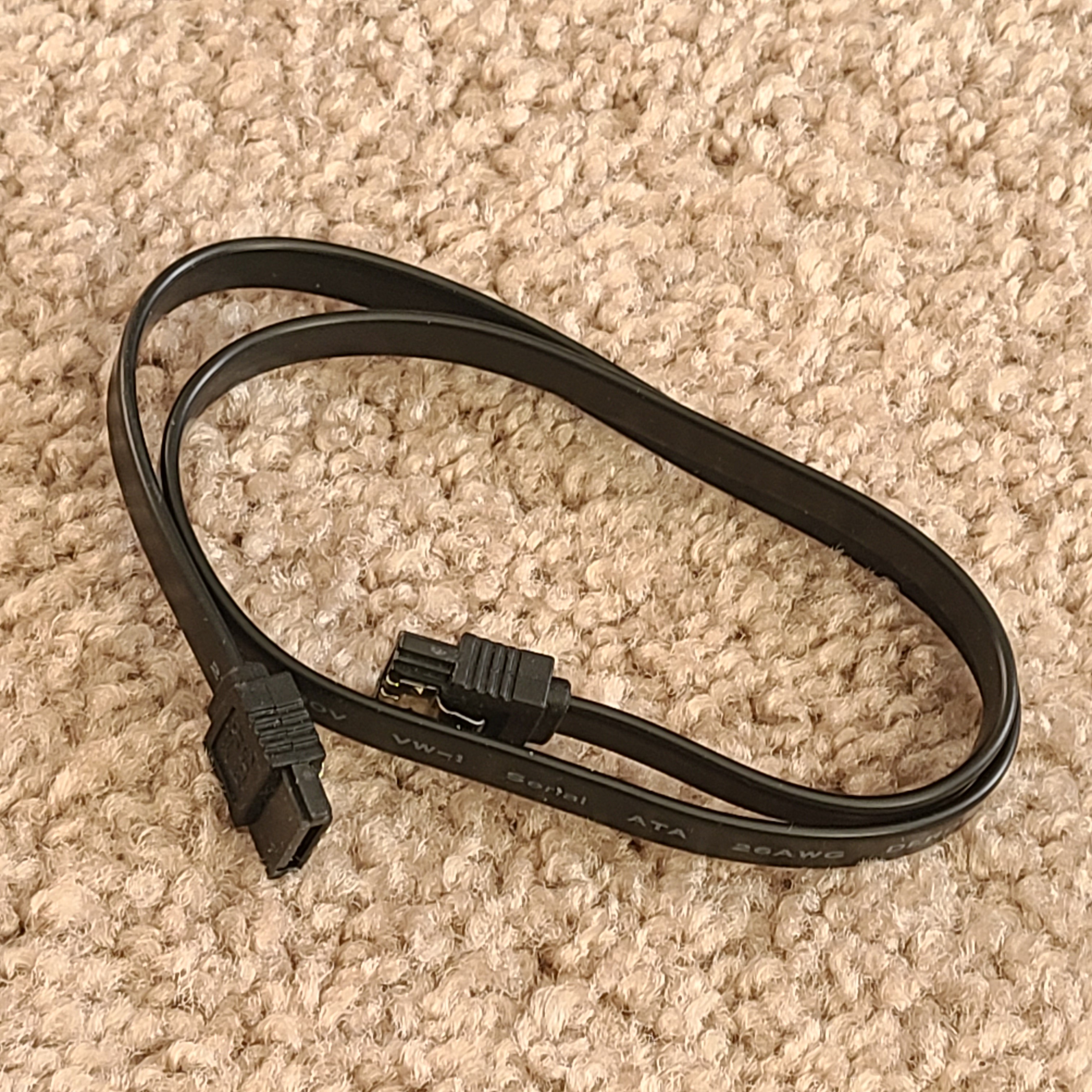 SATA III 6.0GB/s cable with latch