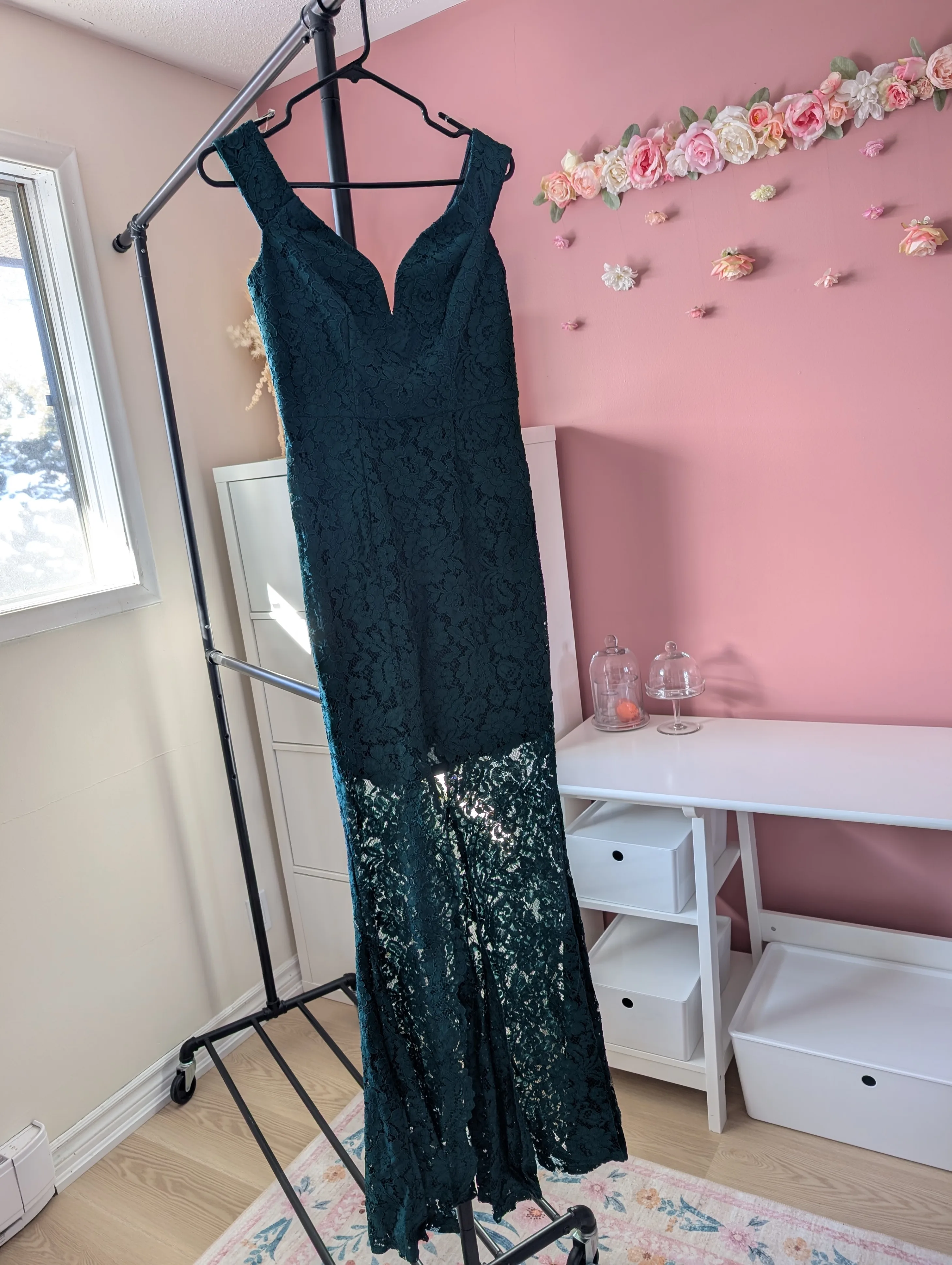 Size 2 Jade Green Lace Le Chateau Dress image indicator(3)