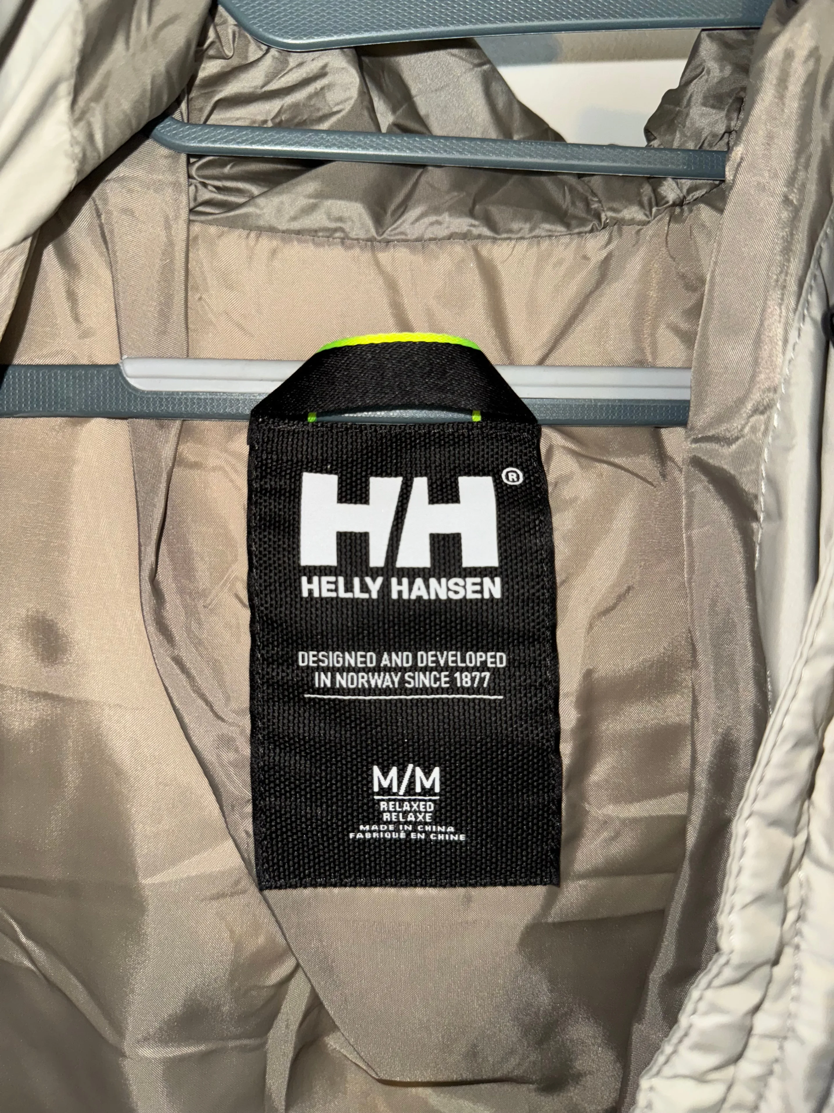 (Women) Brand new Helly Hansen winter jacket - size M image indicator(3)