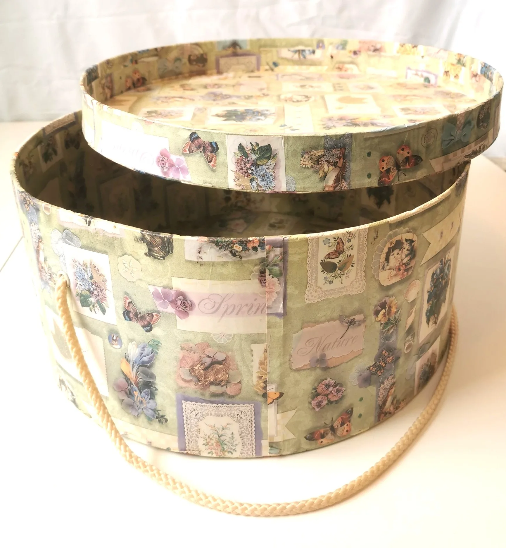 Max Size! Vtg Shabby Chic Hat Box Cardboard w Rope Handle 15.25" image indicator(5)