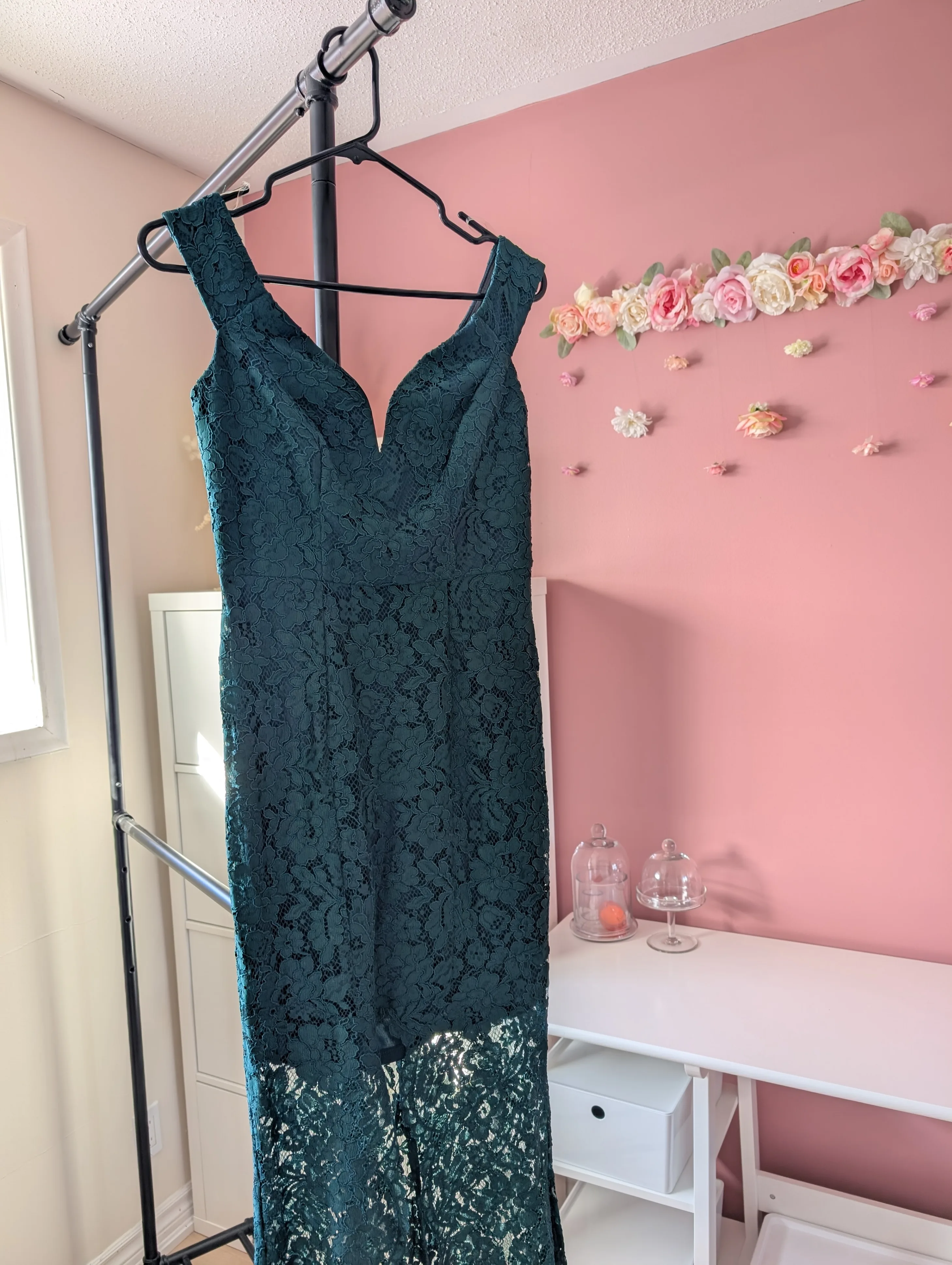 Size 2 Jade Green Lace Le Chateau Dress image indicator(2)