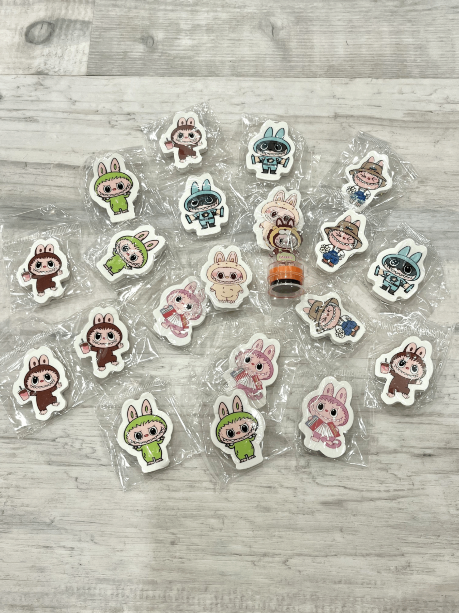 Labubu eraser set + 1 stamp