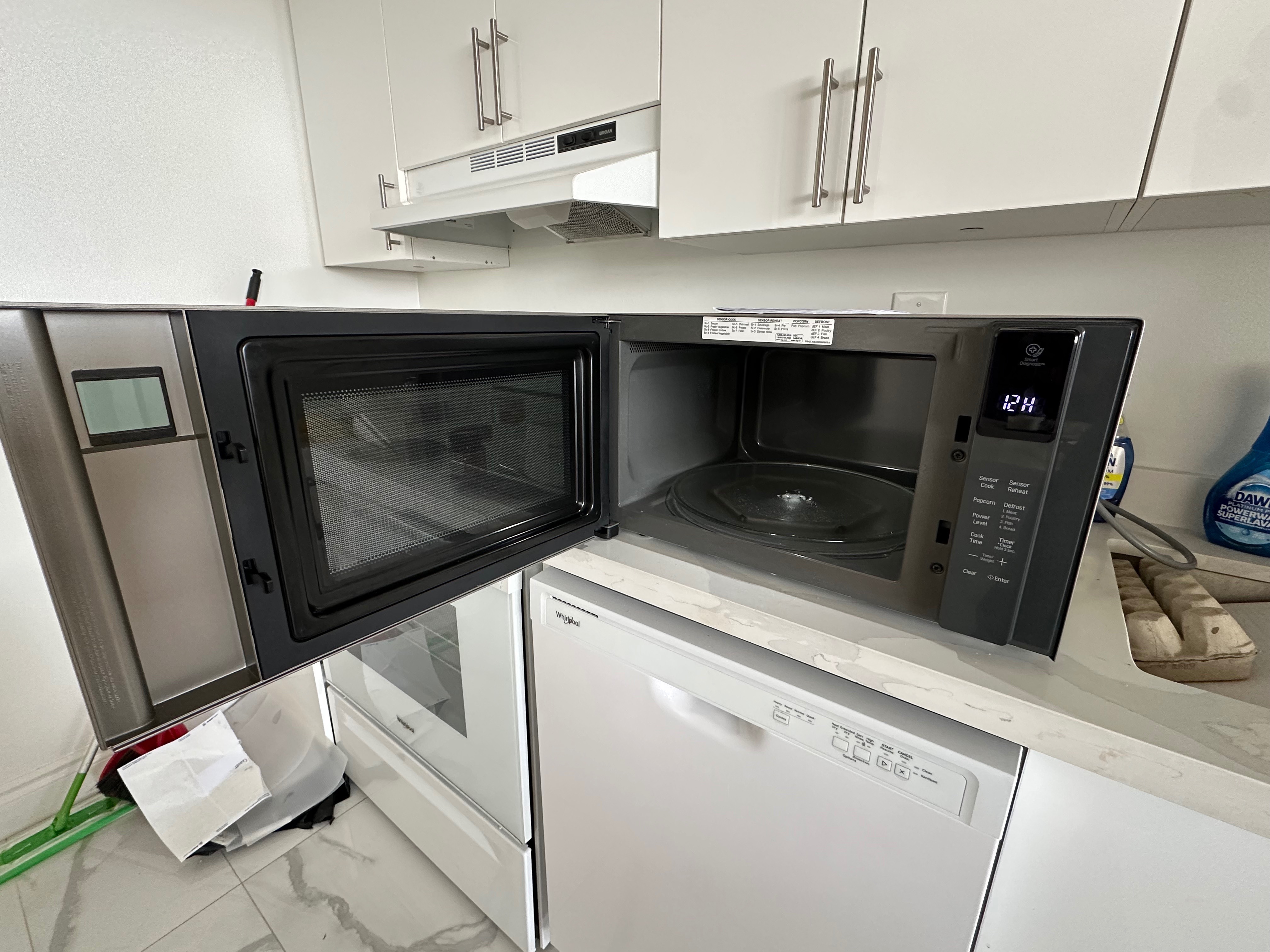 LG 1.5 cu. ft. Stainless Steel Microwave with Smart Inverter - photo 4