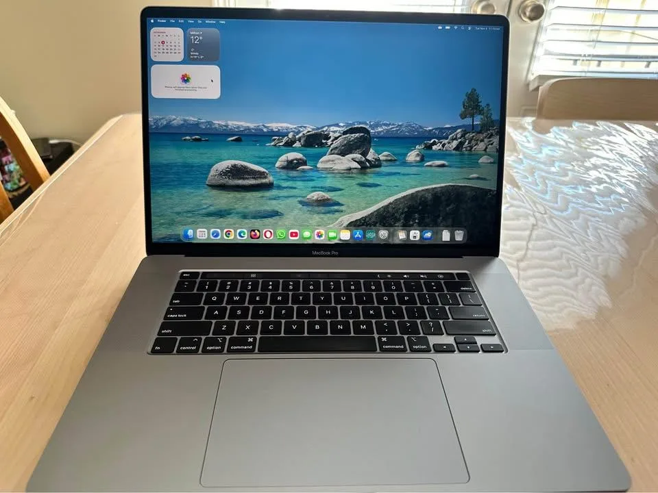 Apple MacBook Pro 16 Inch Core i9_16 GB_1TB Mint condition image indicator(4)
