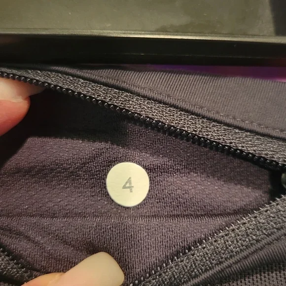 Lululemon Crop Leggings - Size 4 - photo 3