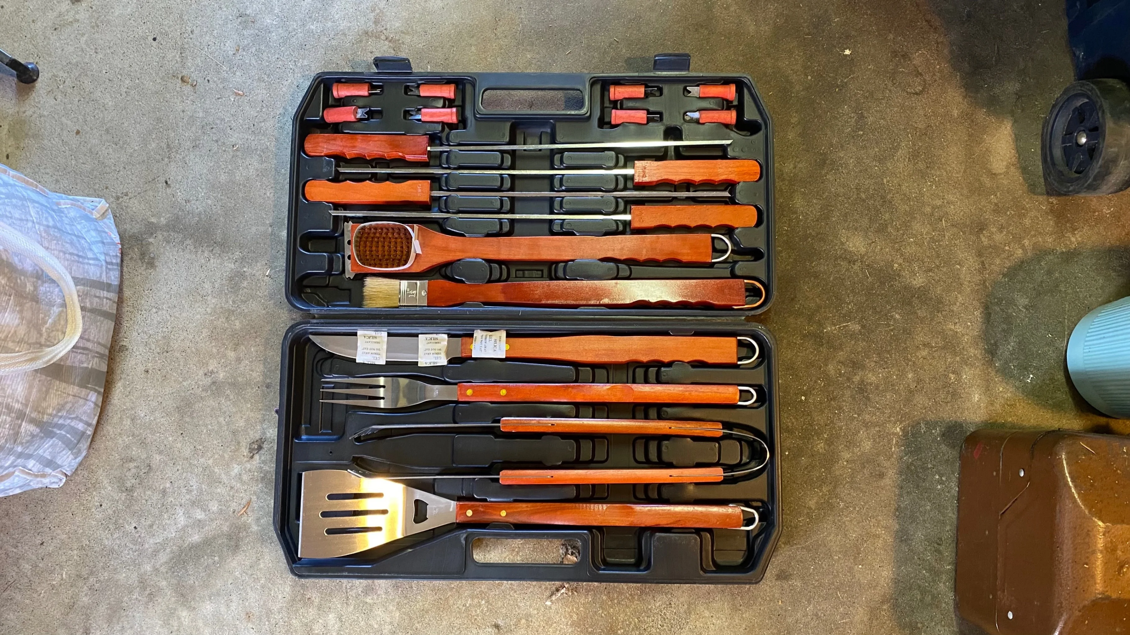 Outdoor 18 Piece Set of Barbecue Utensils