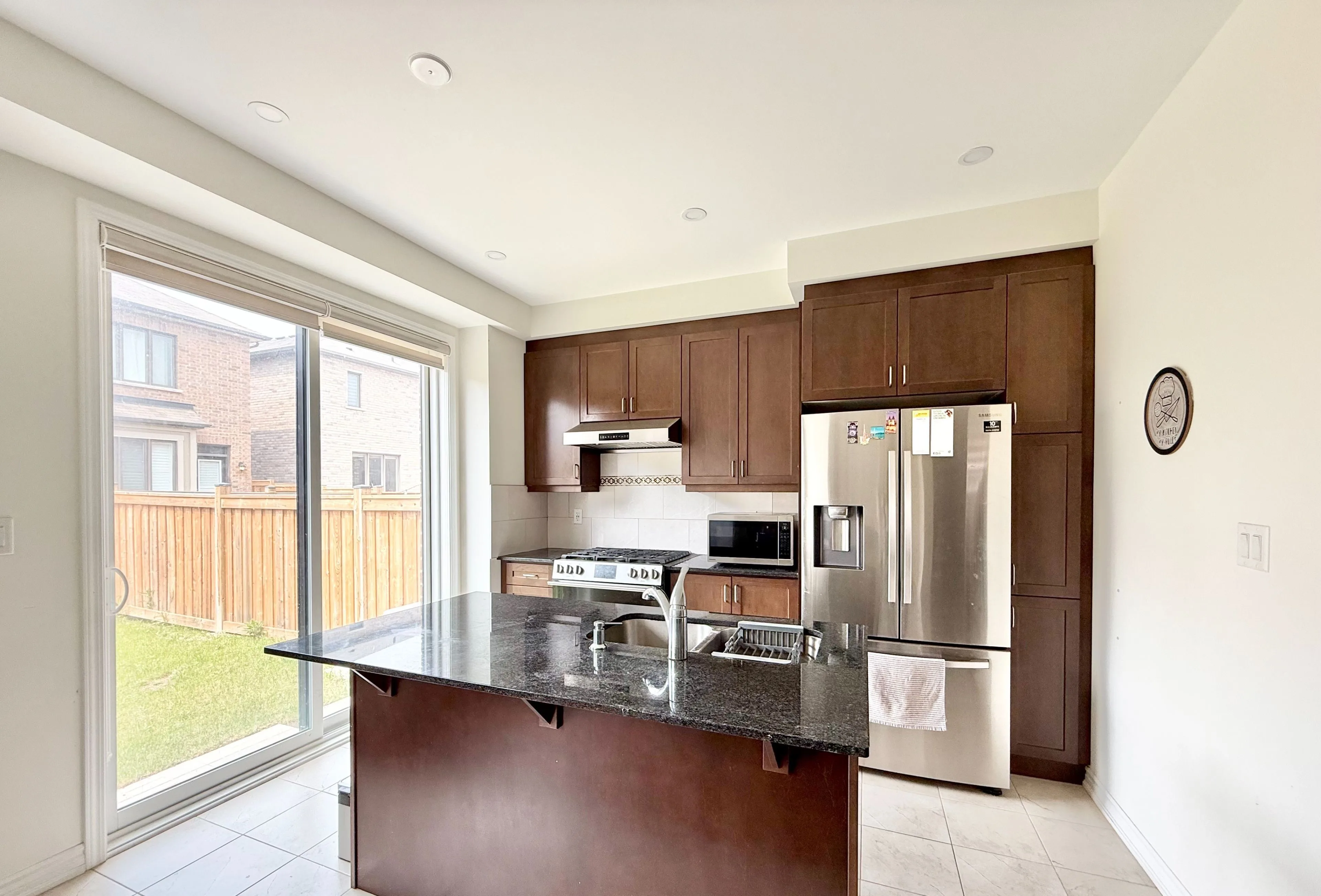 3 Bedroom 2.5 bath 3 Parking image indicator(2)