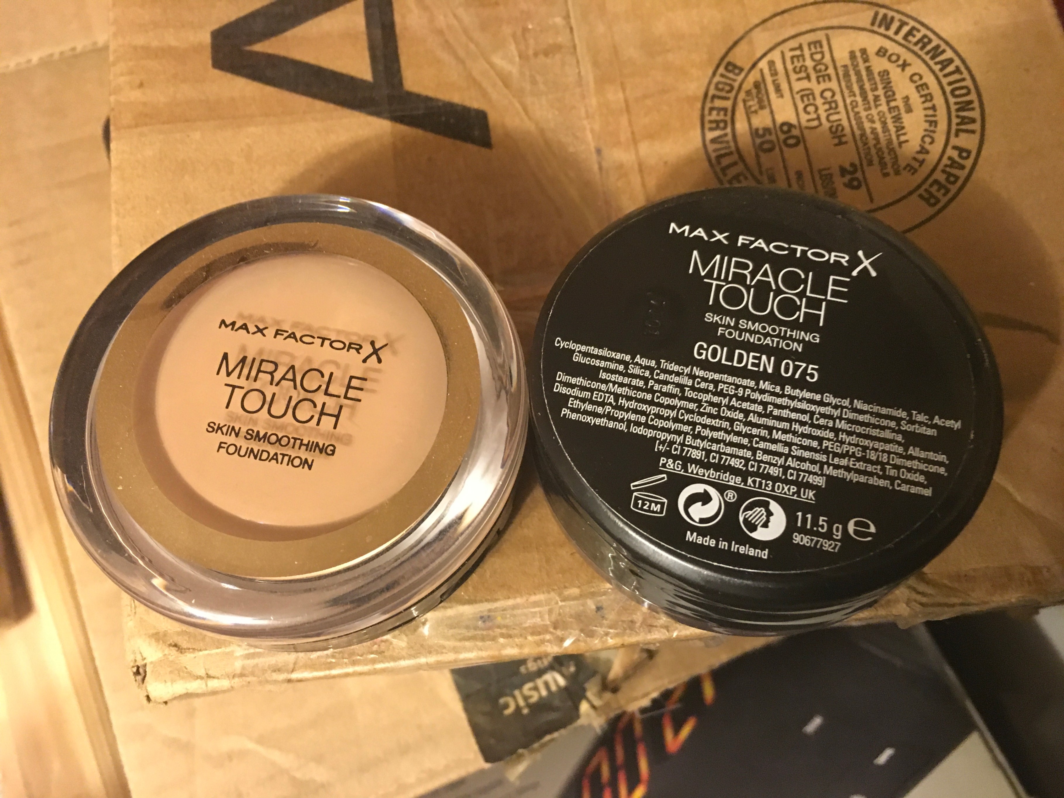 Max Factor Miracle Touch Skin Smoothing Foundation