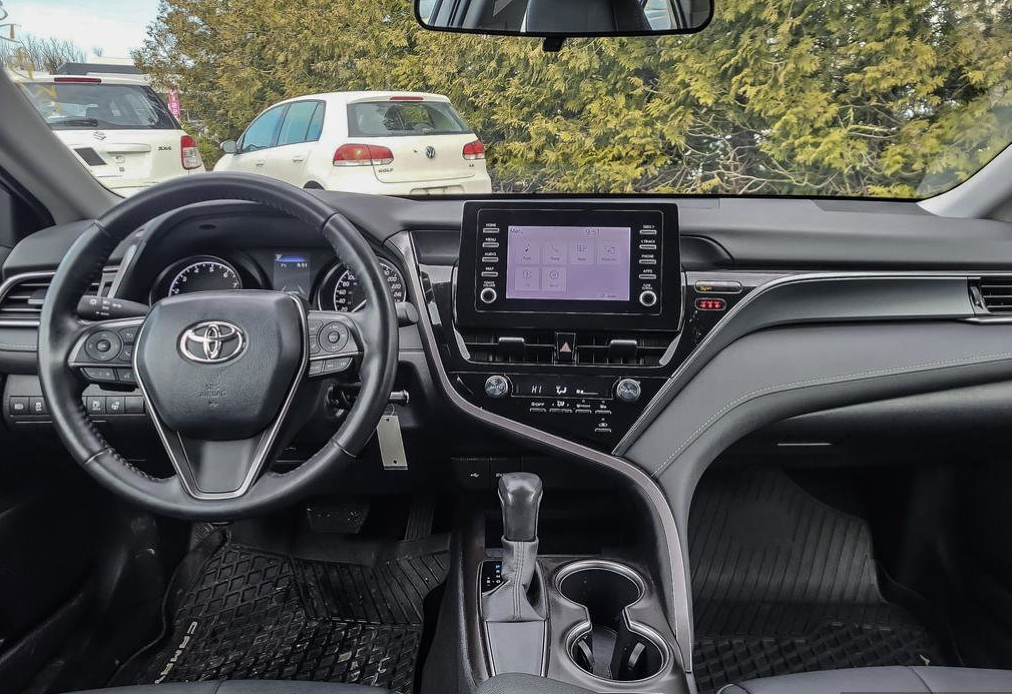 2023 Toyota Camry SE - photo 3